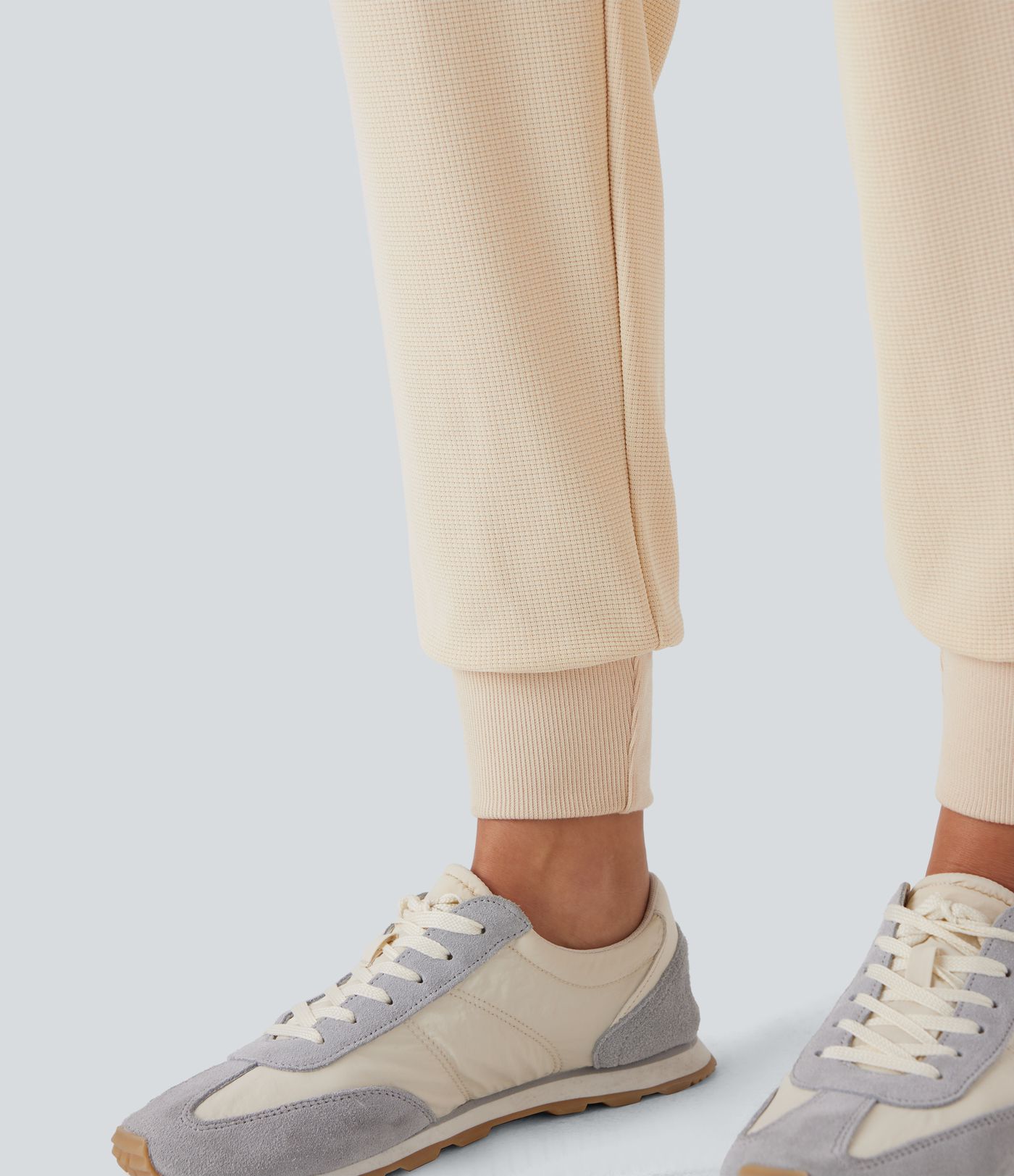 Lässige Jogginghose mit hoher Taille, konischer Passform, Seitentasche