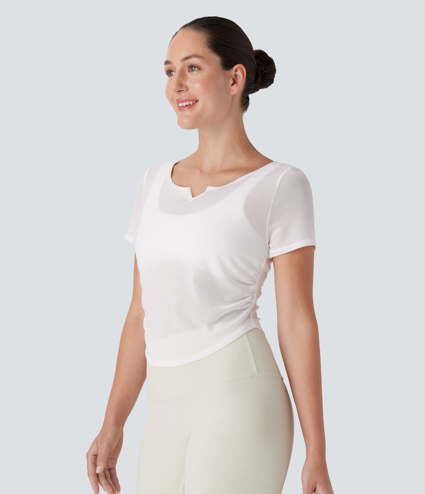 Transparentes Yoga-Sport-Top aus Mesh mit V-Ausschnitt, kurzen Ärmeln und abgerundetem Saum