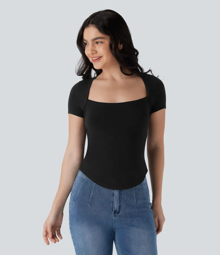 Top de manga corta casual con dobladillo curvo