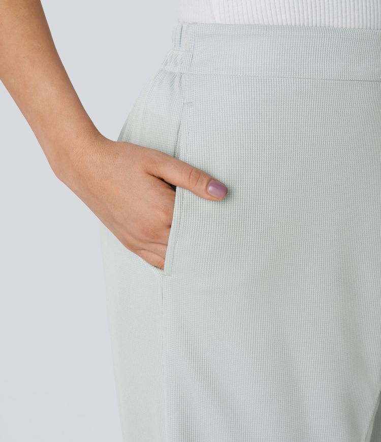 Pantalón gofre pierna recta bolsillo lateral lazo tiro alto