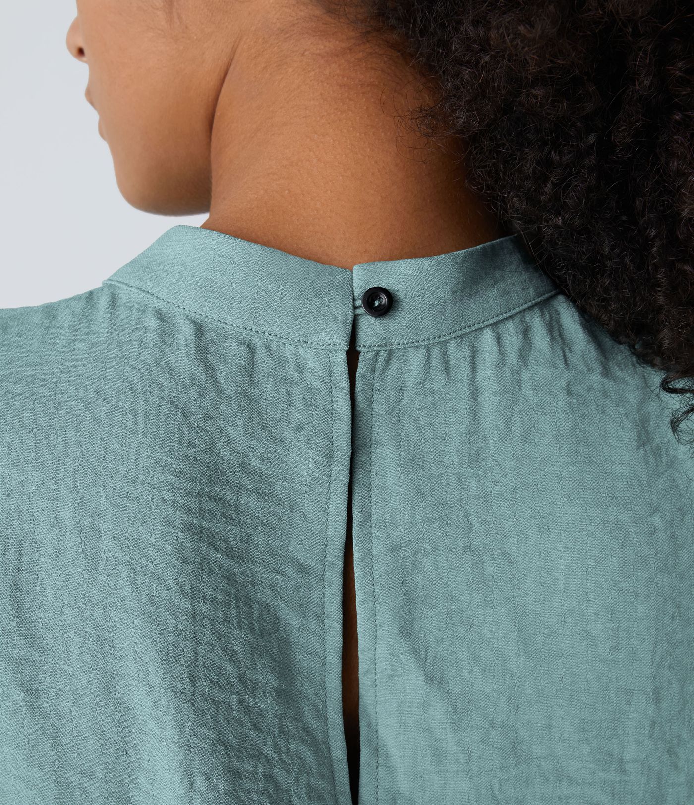 Combinaison Casual en Tissu Effet Lin à Manches Courtes à Volants Boutonnés Lacets Croisés et Découpes avec Poches Latérales