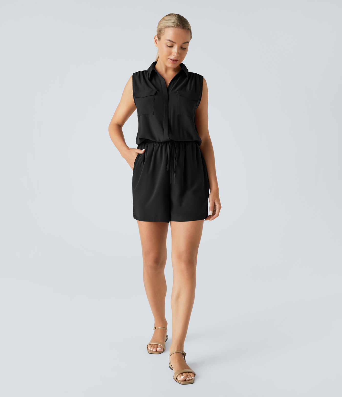 Ärmelloser, kurzer Jumpsuit mit Kordelzug und mehreren Taschen