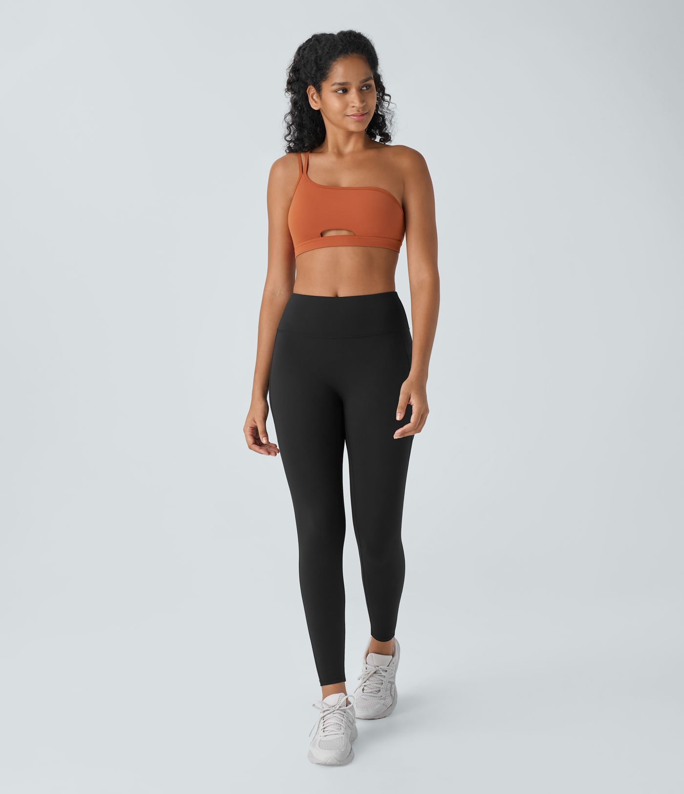 Brassière de yoga et de sport SoftlyZero™ à une épaule, découpe et protection UPF50+
