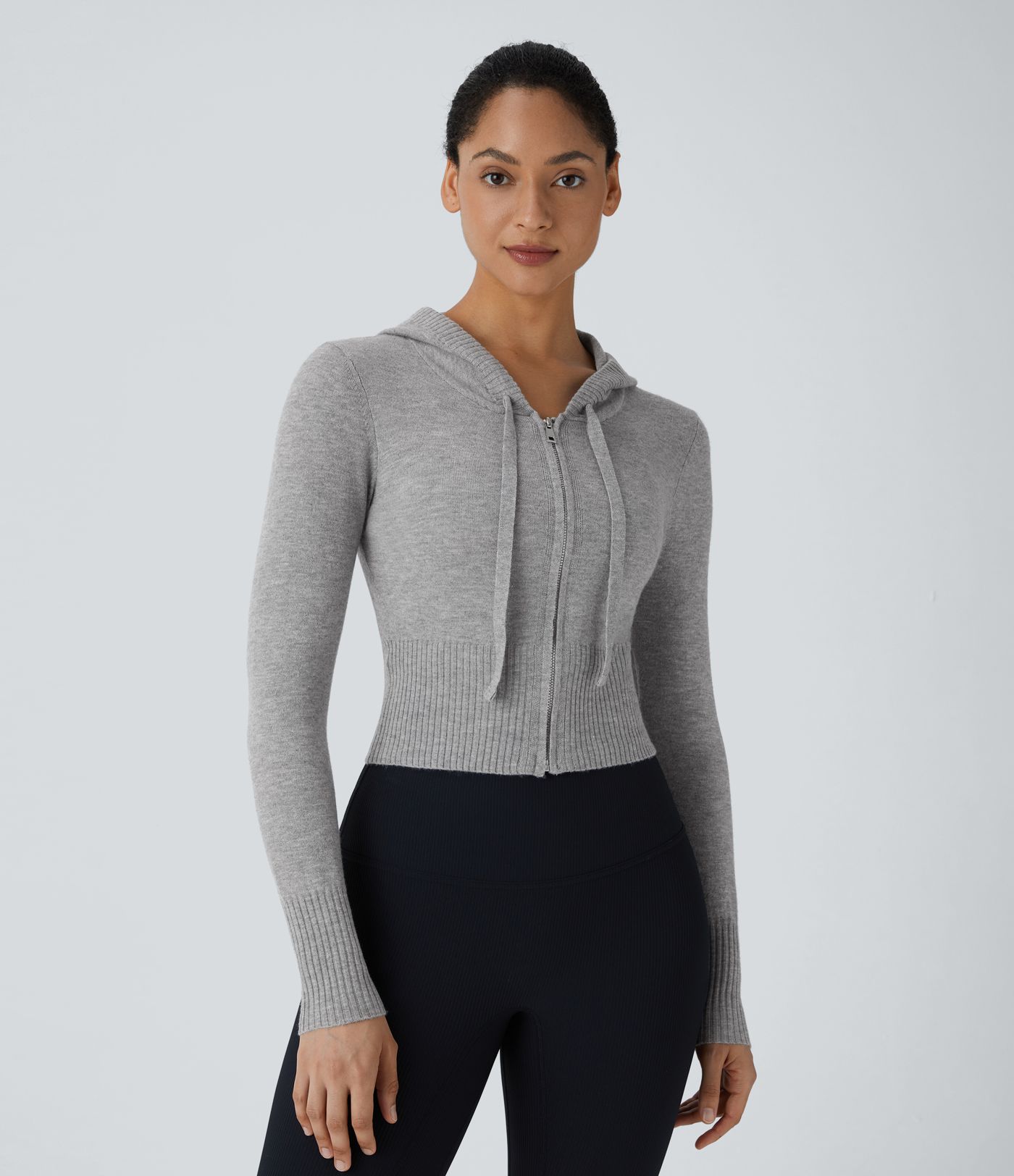 Lässige Strickjacke mit Kapuze, Kordelzug, Reißverschluss und langen Ärmeln