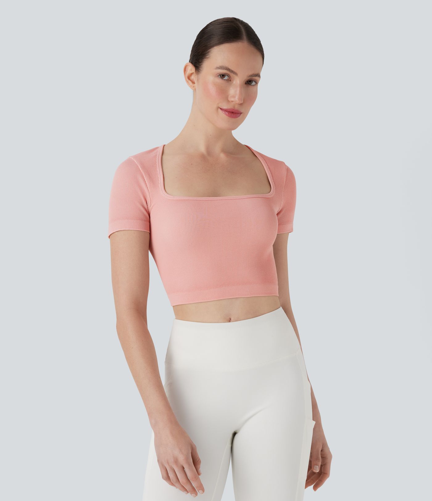 Top deportivo corto de yoga acanalado de manga corta con escote cuadrado