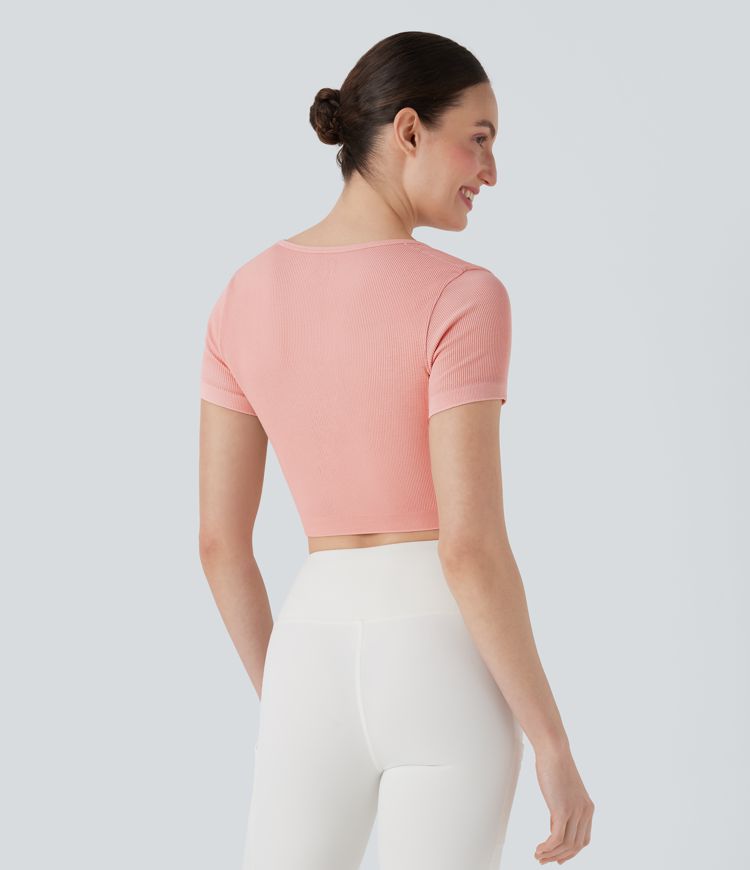 Top deportivo corto de yoga acanalado de manga corta con escote cuadrado