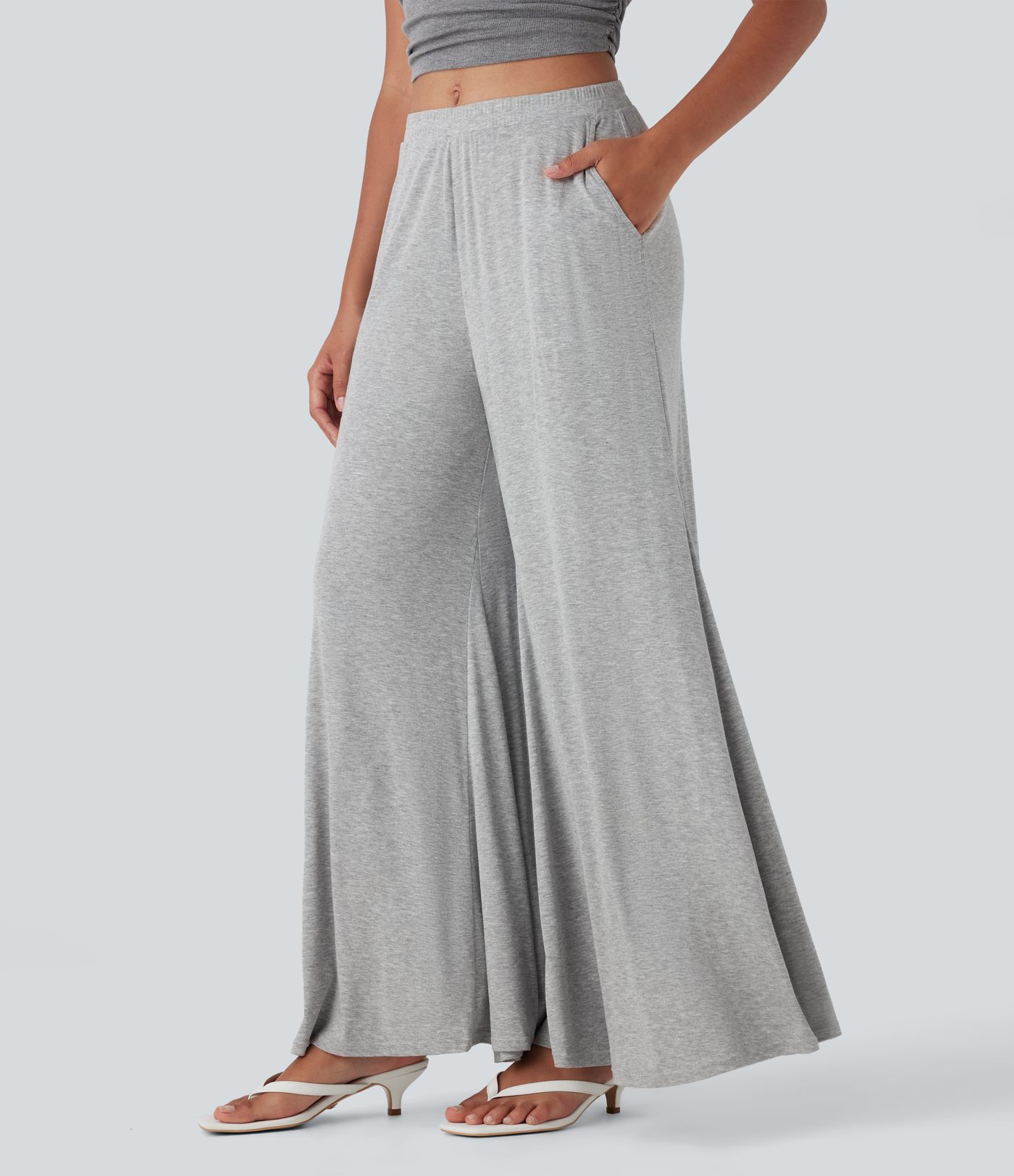 Gerippte, mittelhoch sitzende, weite Beinlässige Freizeithose mit Taschen