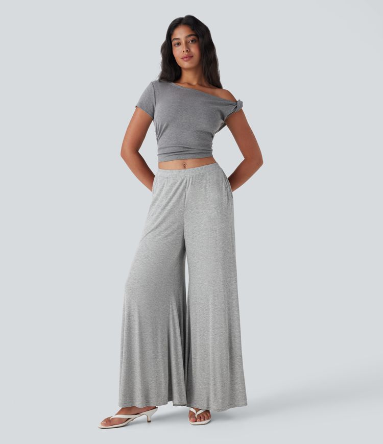 Gerippte, mittelhoch sitzende, weite Beinlässige Freizeithose mit Taschen