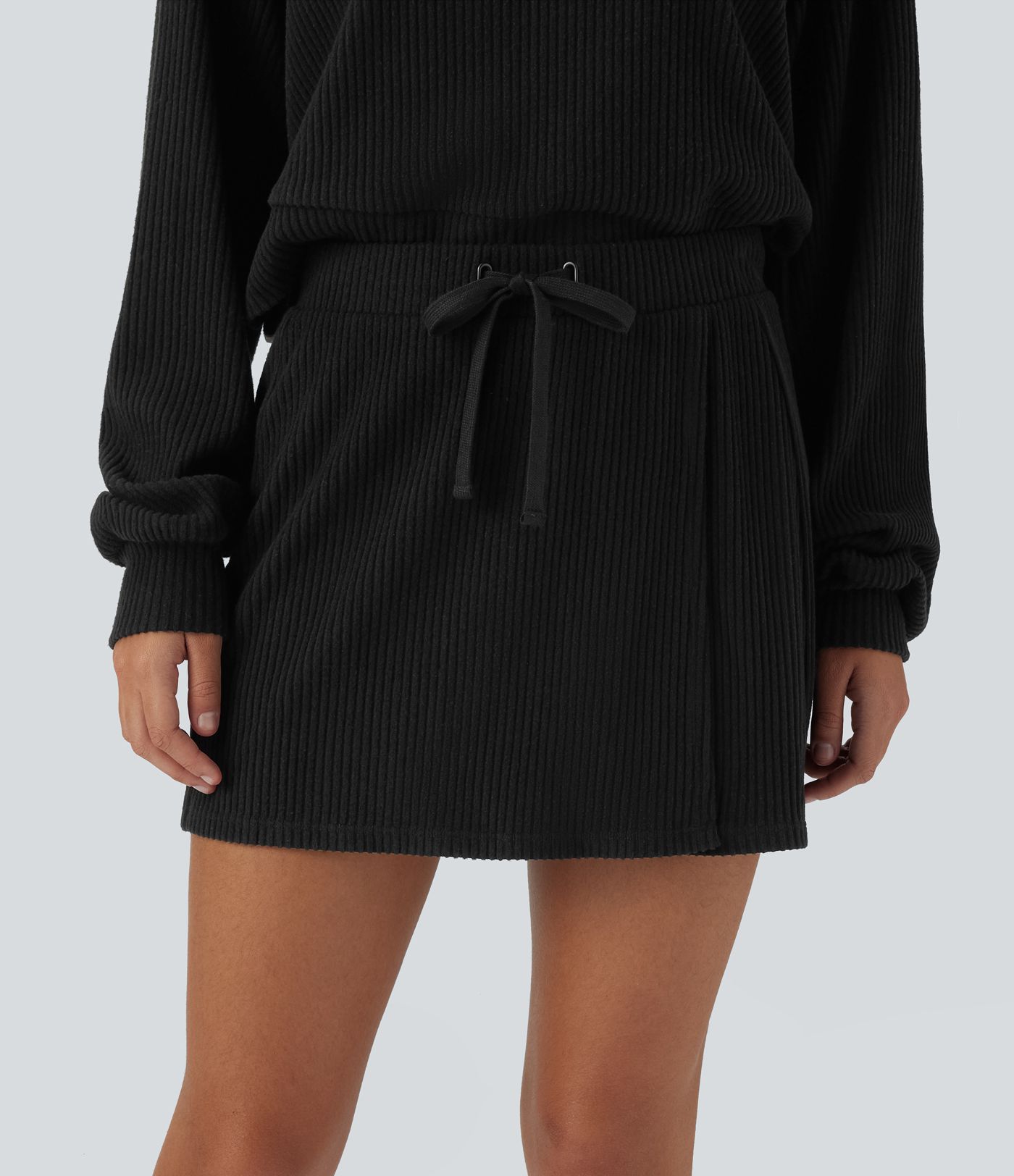 Gerippter 2-in-1-Minirock mit mittlerer Leibhöhe, Kordelzug, geteilter Gesäßtasche