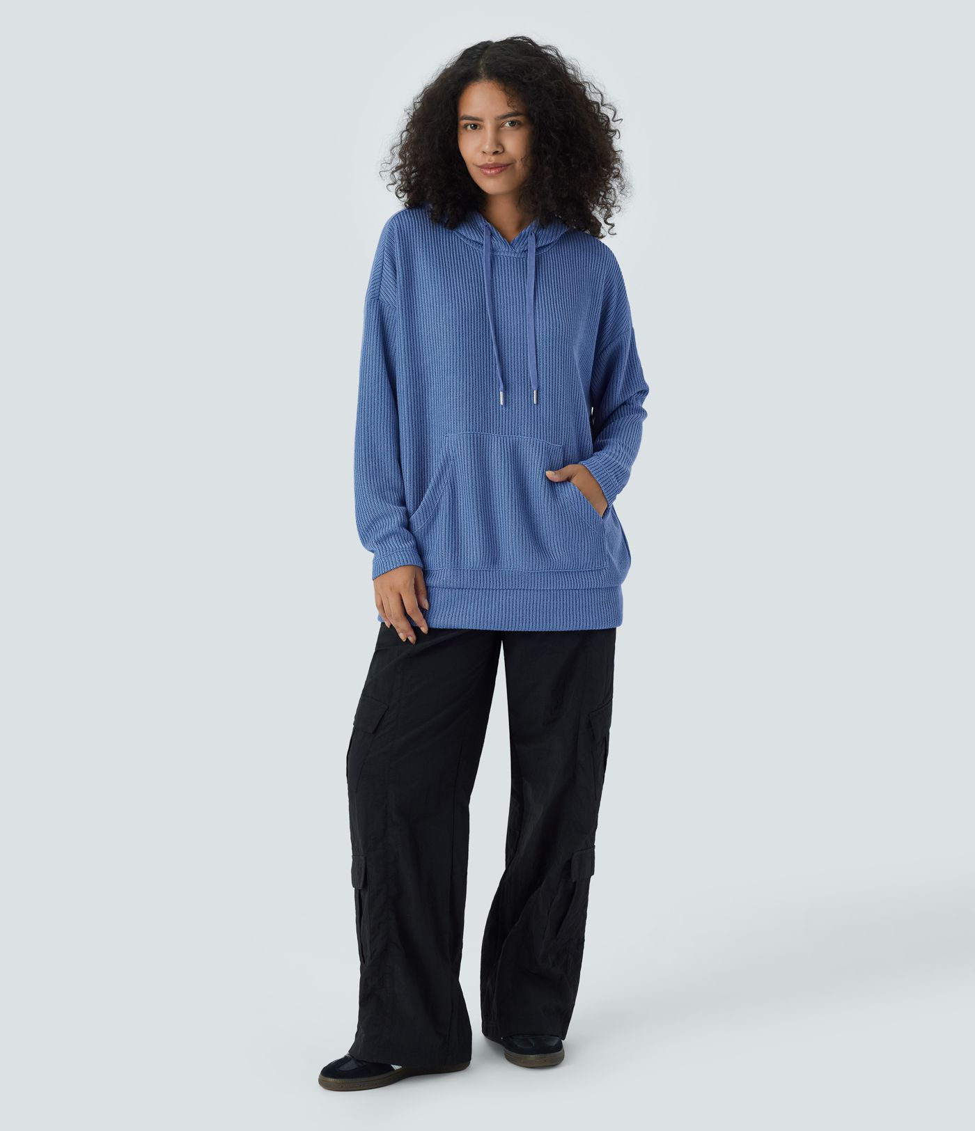 Plus-Size, lässiger, gerippter Strickpullover mit Kapuze, Kordelzug, überschnittener Schulter und Kängurutasche