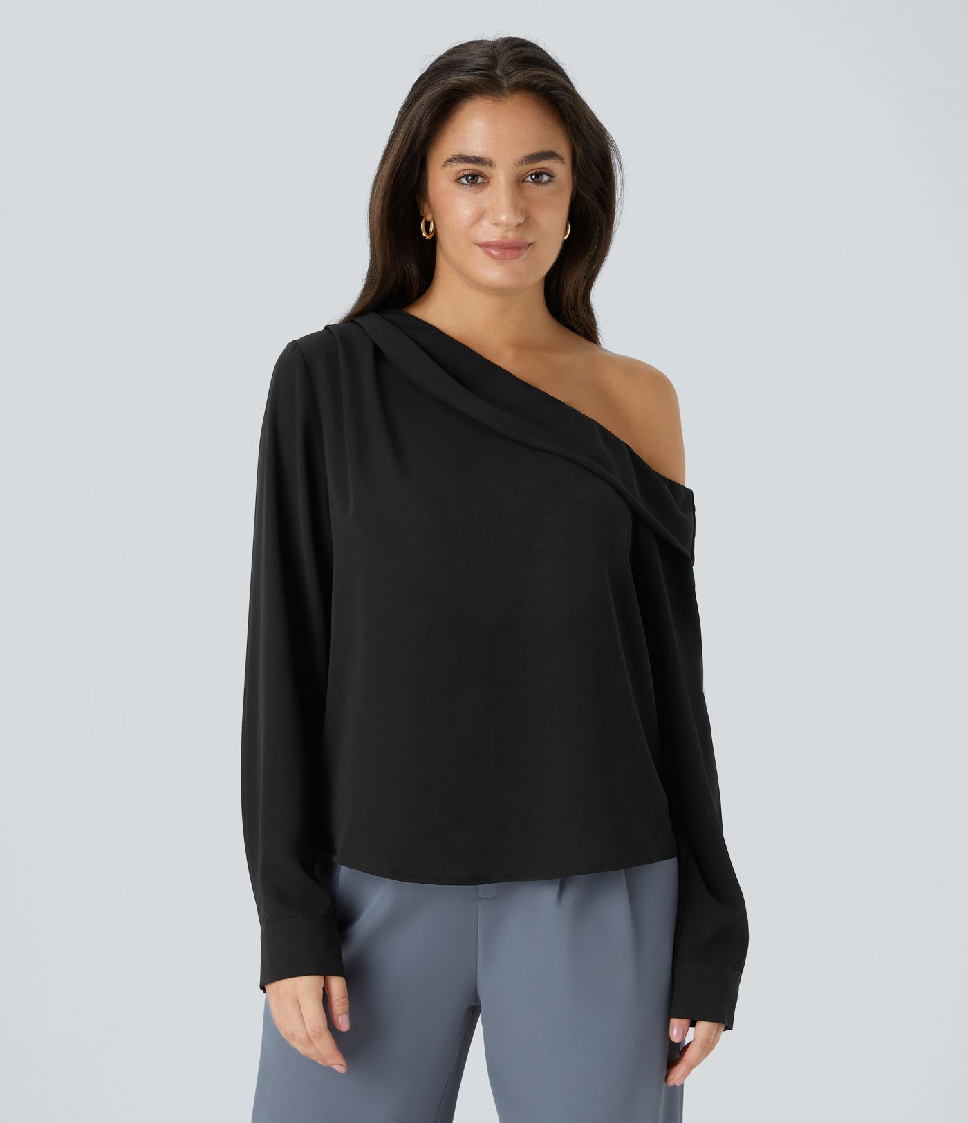 Asymmetrisches, schulterfreies Top mit langen Ärmeln