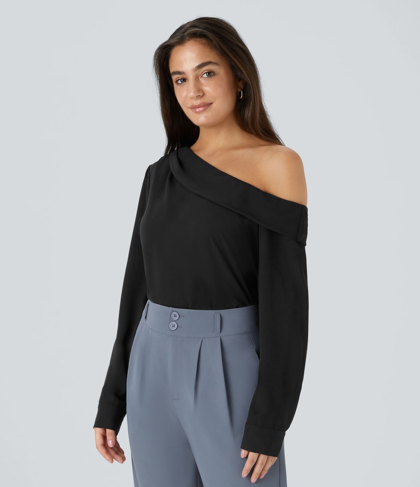 Asymmetrisches, schulterfreies Top mit langen Ärmeln