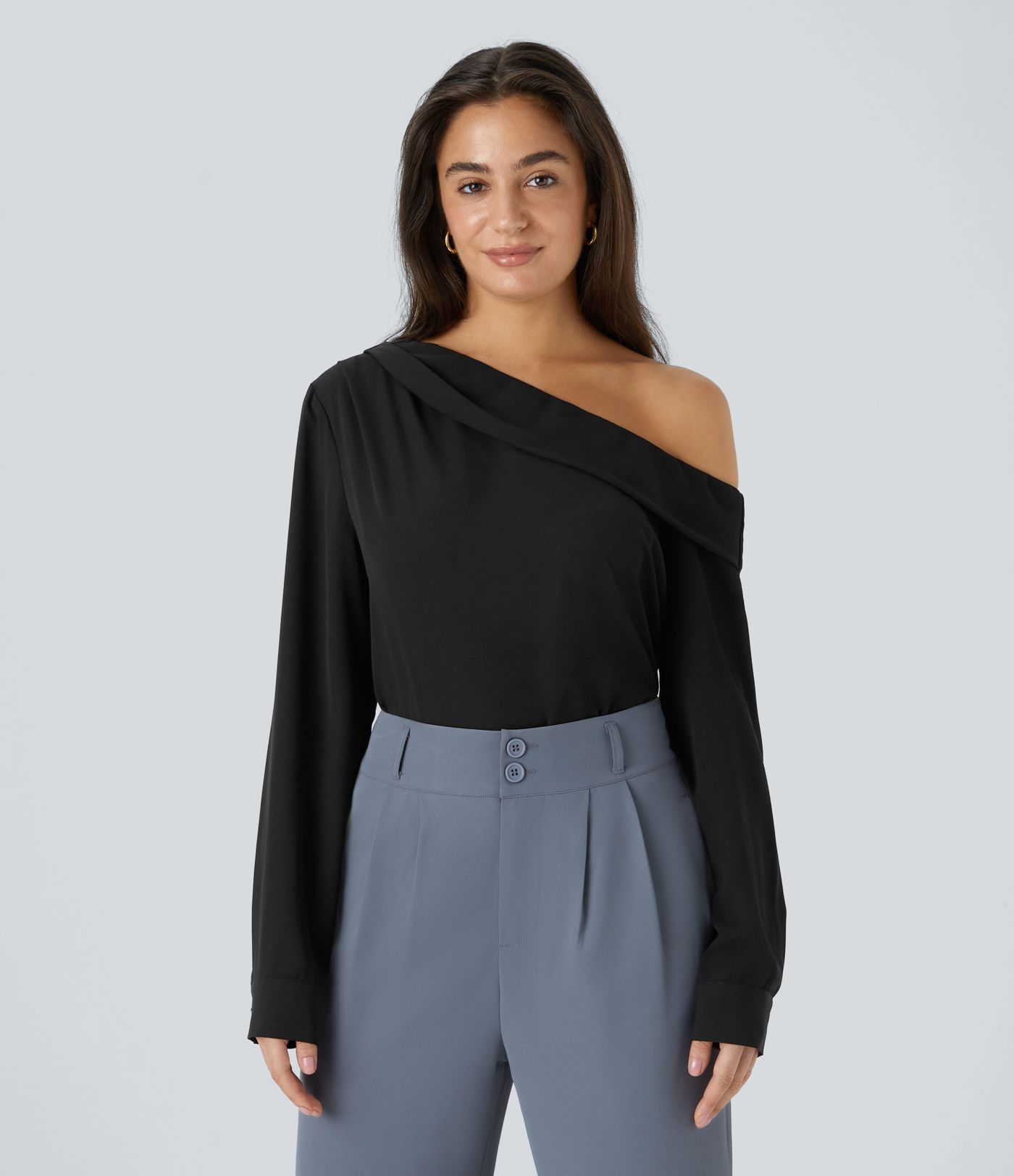 Asymmetrisches, schulterfreies Top mit langen Ärmeln