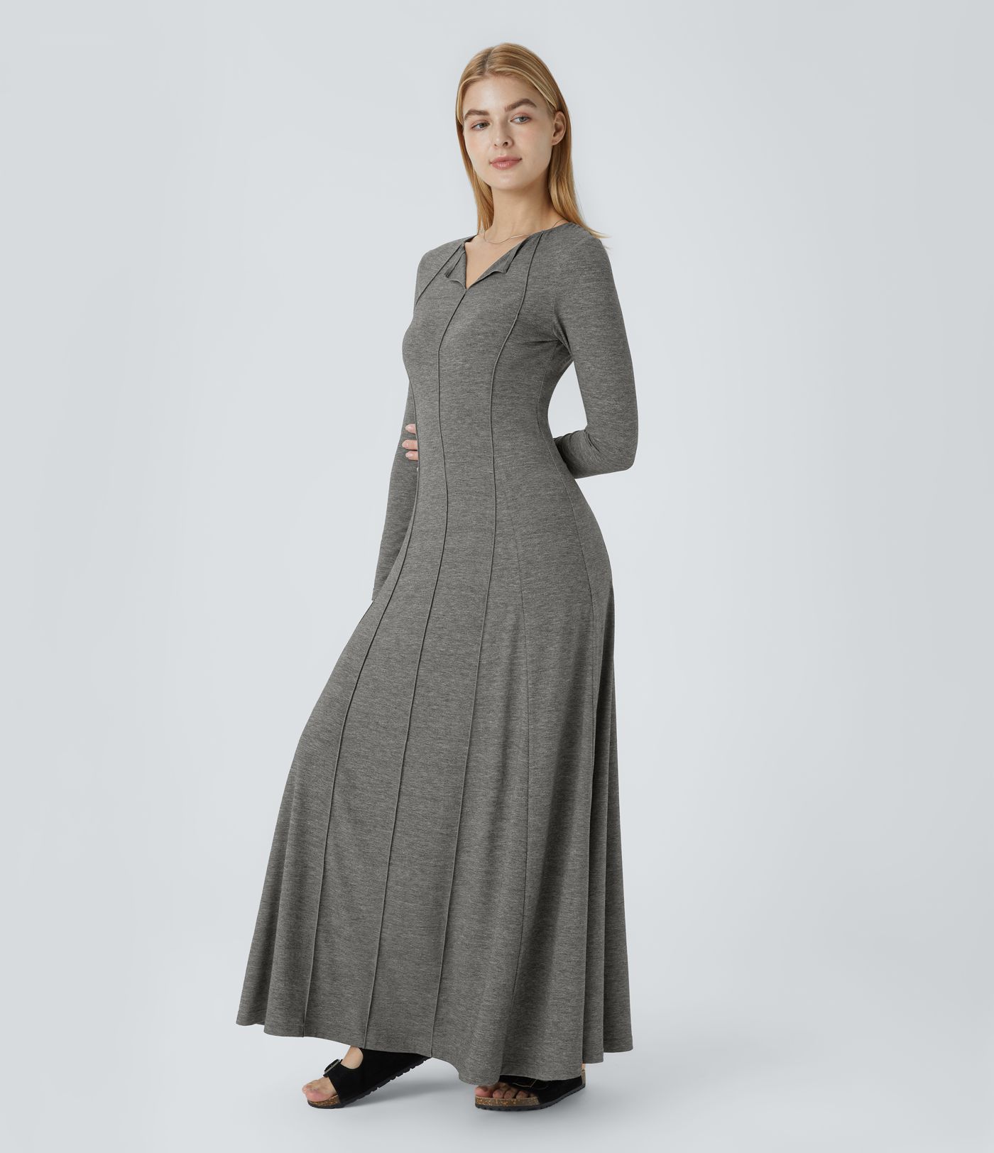 Lässiges Maxikleid mit langen Ärmeln und ausgestelltem Bein