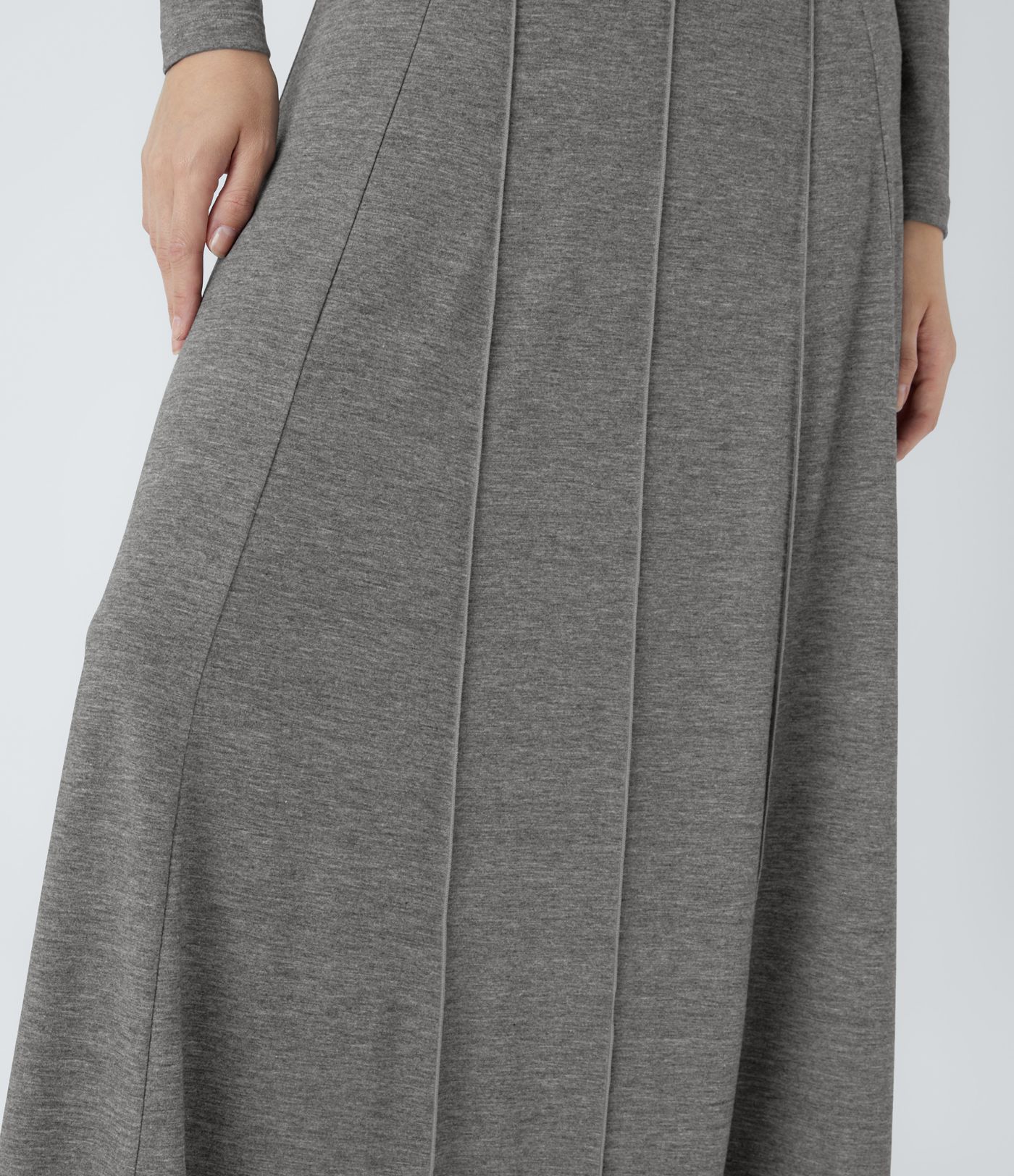 Lässiges Maxikleid mit langen Ärmeln und ausgestelltem Bein