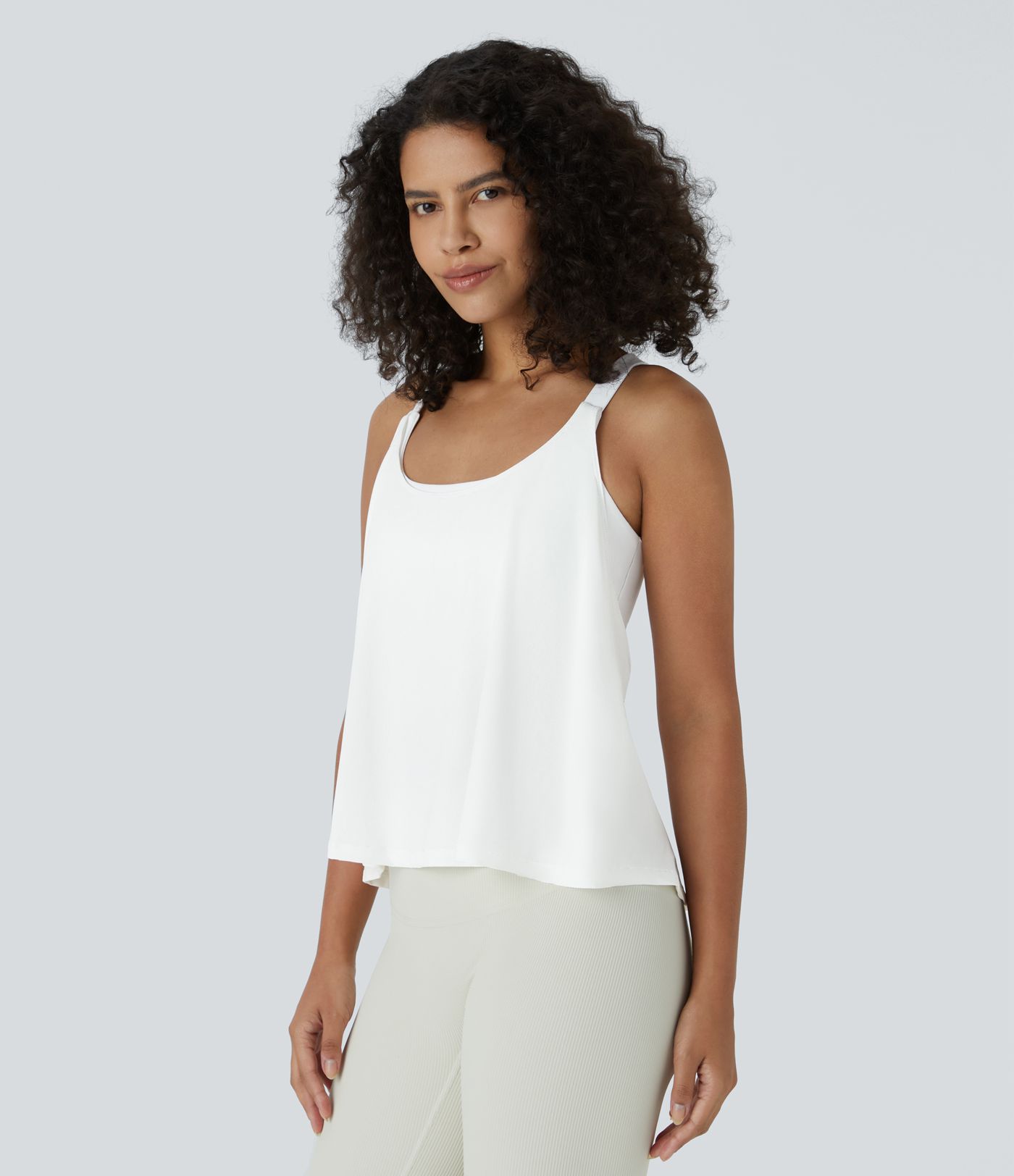 Camiseta sin mangas entrenamiento 2 en 1 cuello U sin espalda entrecruzada