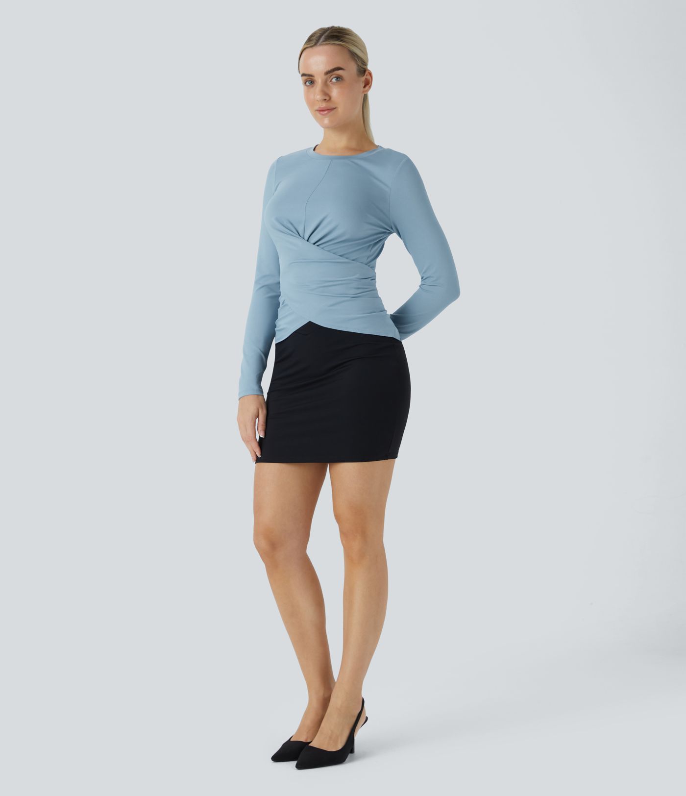 Langärmliges Oberteil mit überkreuztem Saum und verstellbarem Knopf