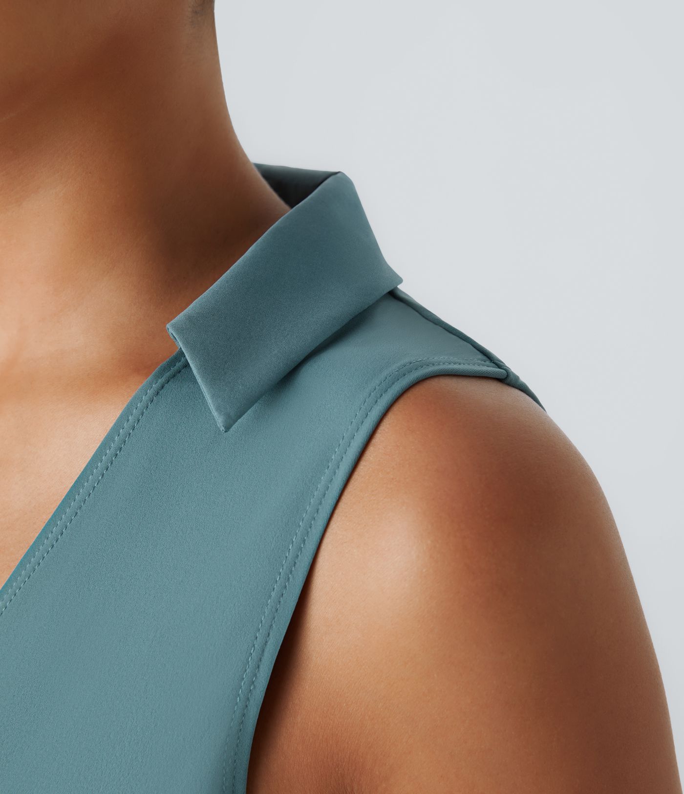 Breezeful™ Midi-Kleid mit Kragen, V-Ausschnitt, ärmellos, unsichtbarem Reißverschluss, geteilt, schnelltrocknend