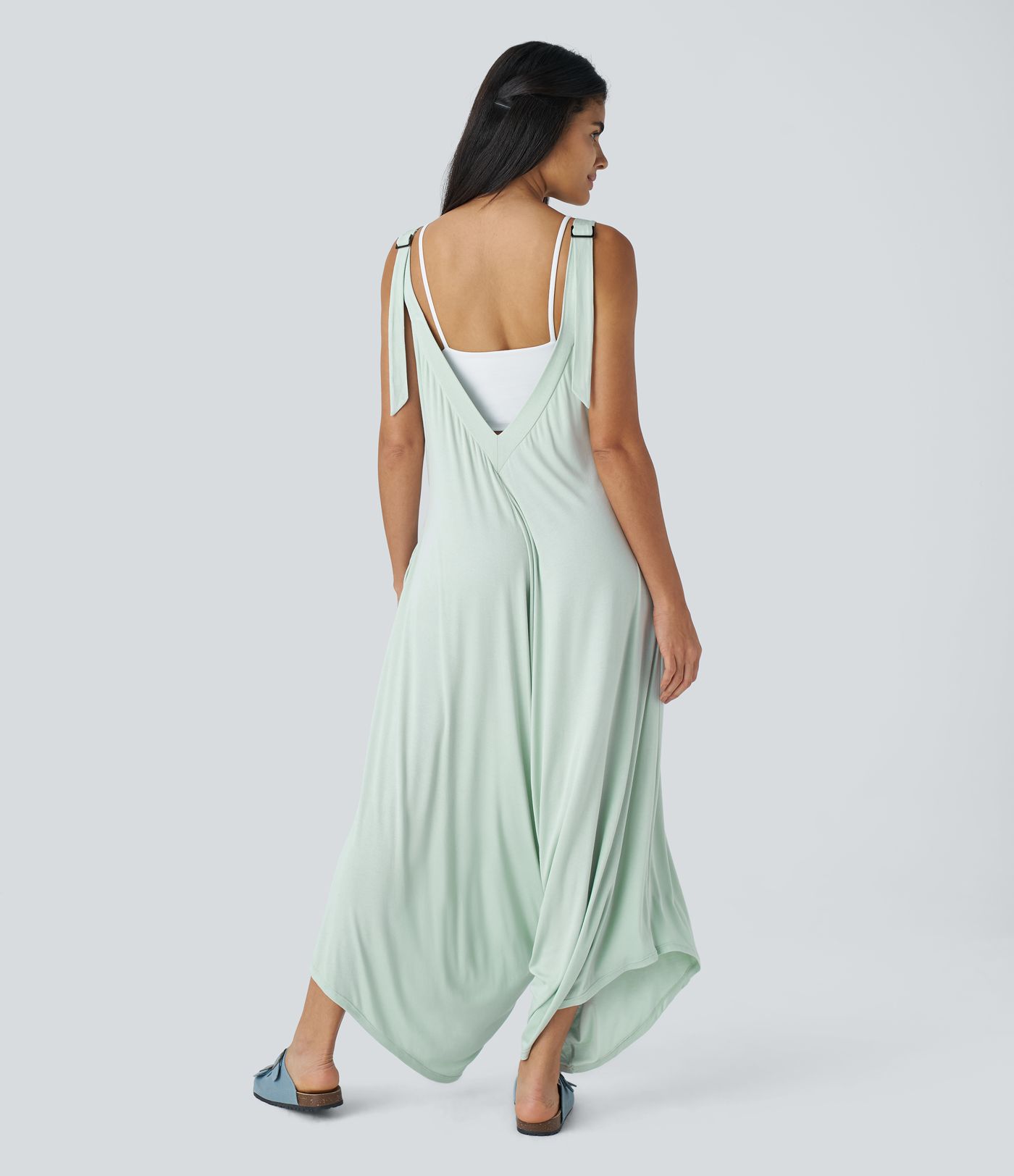 Sooniline V-kaelusega, taskutega, vaba stiiliga harem-kombinesoon