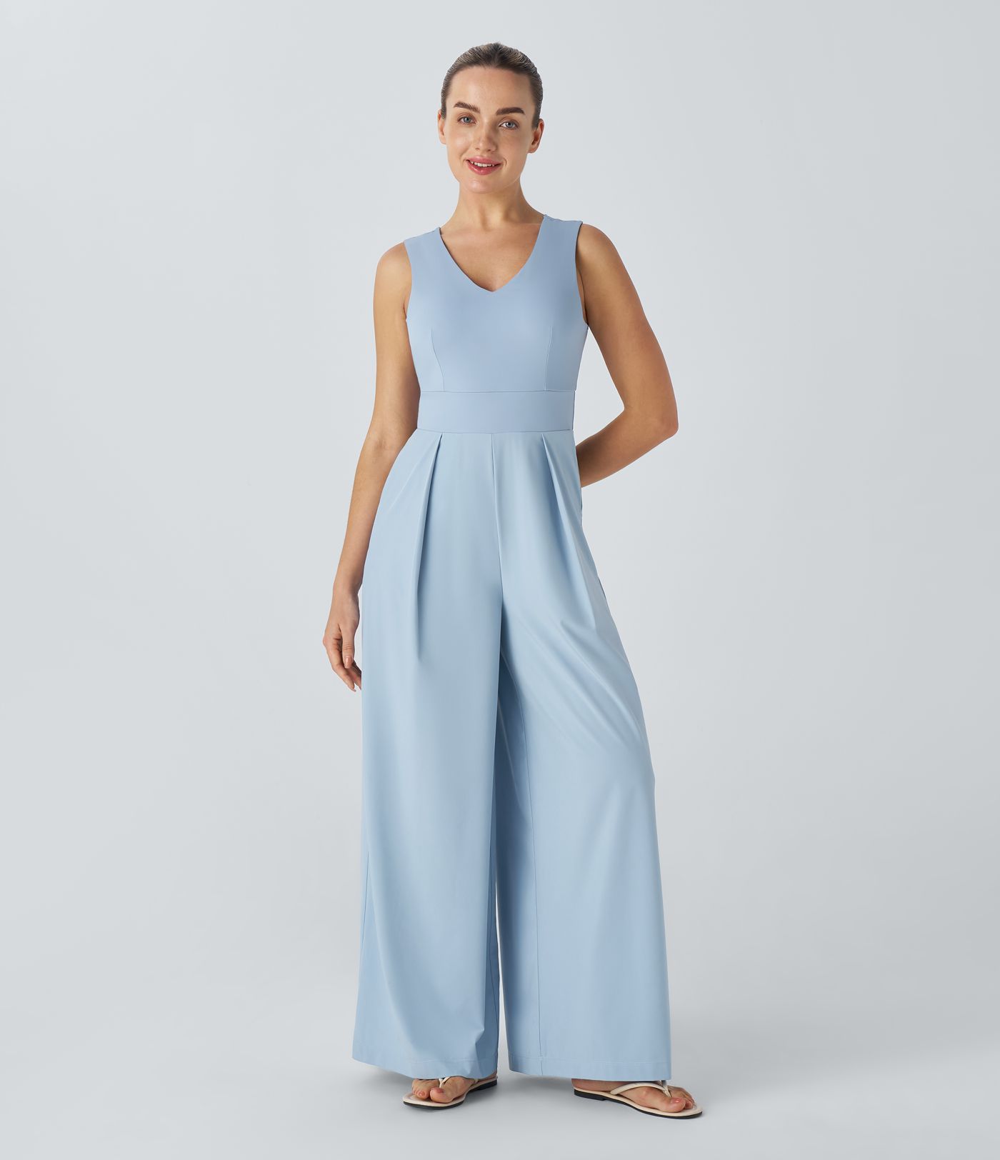 Breezeful™ Ärmelloser, plissierter Freizeit-Jumpsuit mit V-Ausschnitt, unsichtbarem Reißverschluss, Seitentaschen und weitem Bein - schnelltrocknend