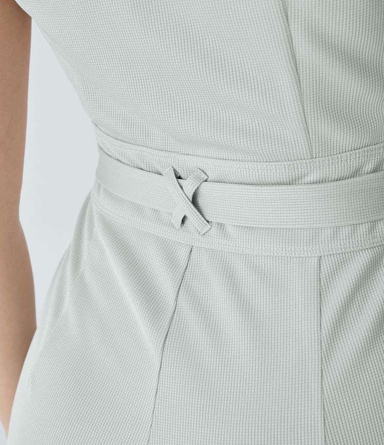 Mono gofre bolsillo lateral cinturón cremallera invisible cuello V