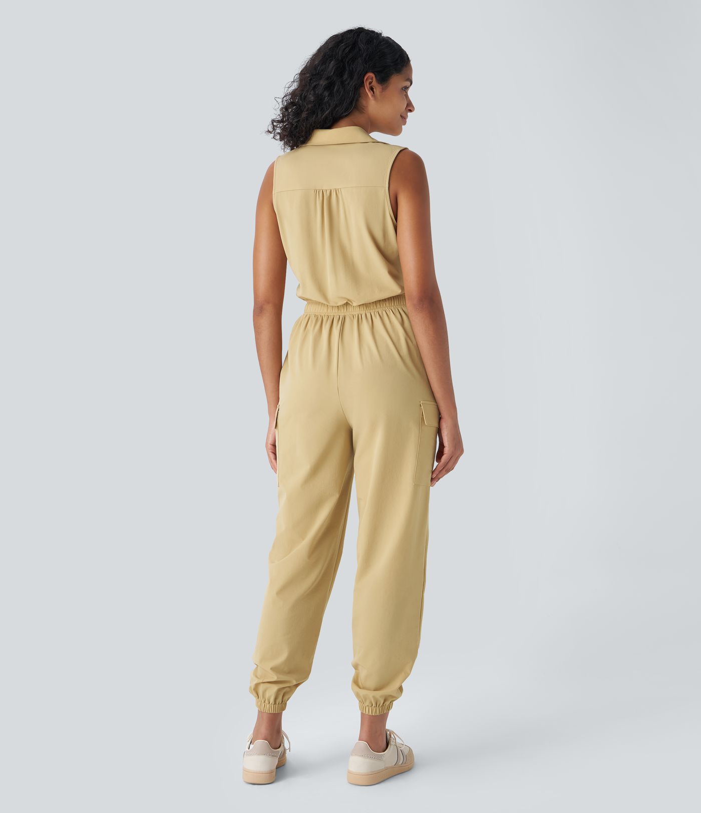 Mono jogger cargo cuello sin mangas botón cordón múltiple bolsillo