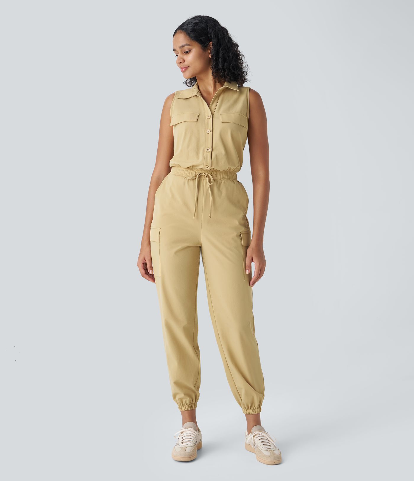 Mono jogger cargo cuello sin mangas botón cordón múltiple bolsillo