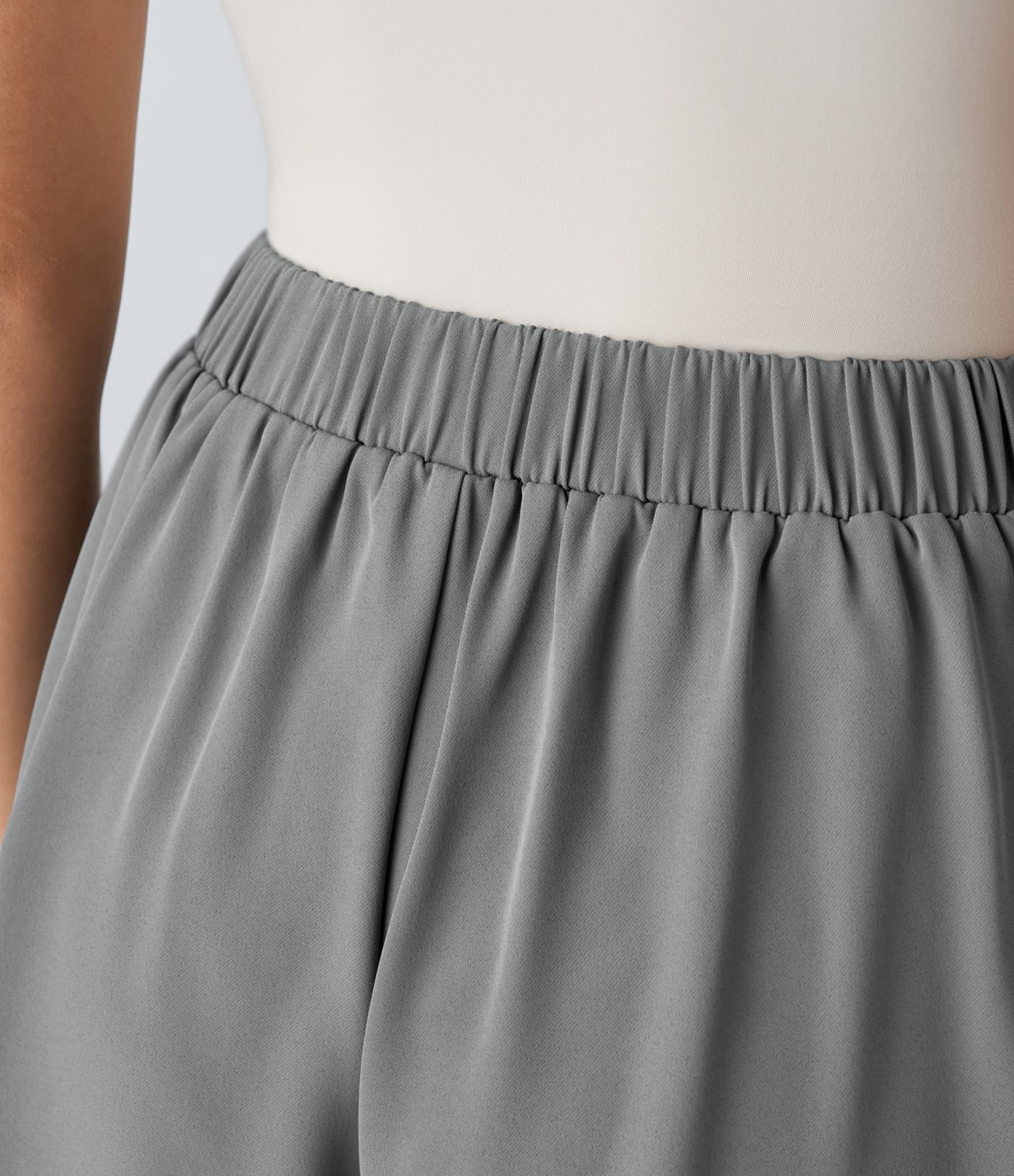 Pantalón corto oficina plisado bolsillo lateral botón decorativo tiro alto