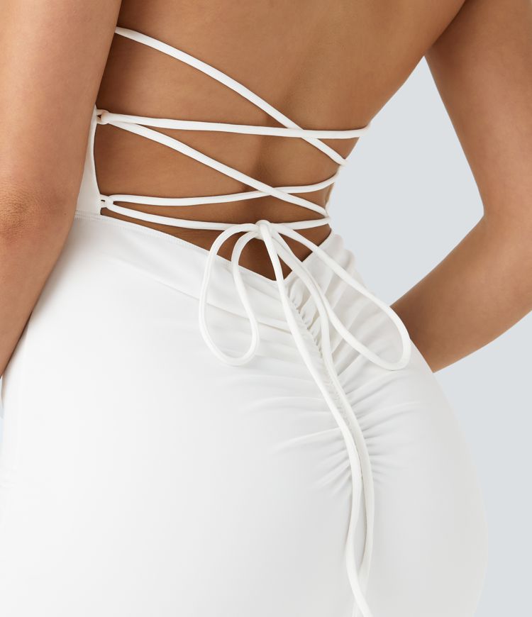 Vestido midi fruncido abertura cuello halter sin espalda corsé entrecruzado dama honor invitada boda