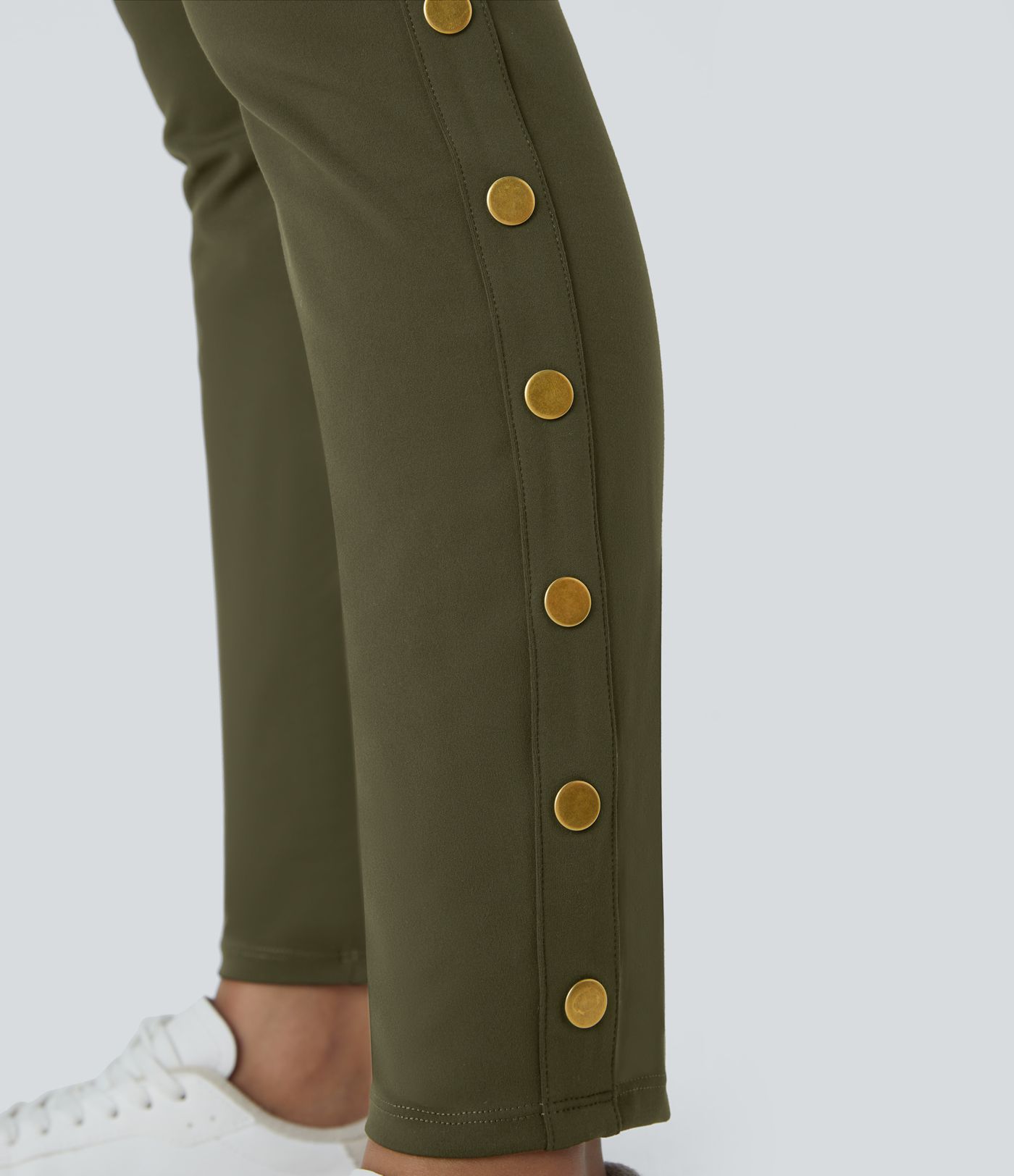 Pantalón ajustado hasta tobillo bolsillo lateral botón decorativo tiro alto