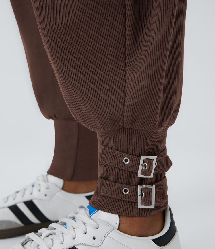 Pantalón deportivo tiro alto dobladillo ajustable bolsillo lateral acanalado