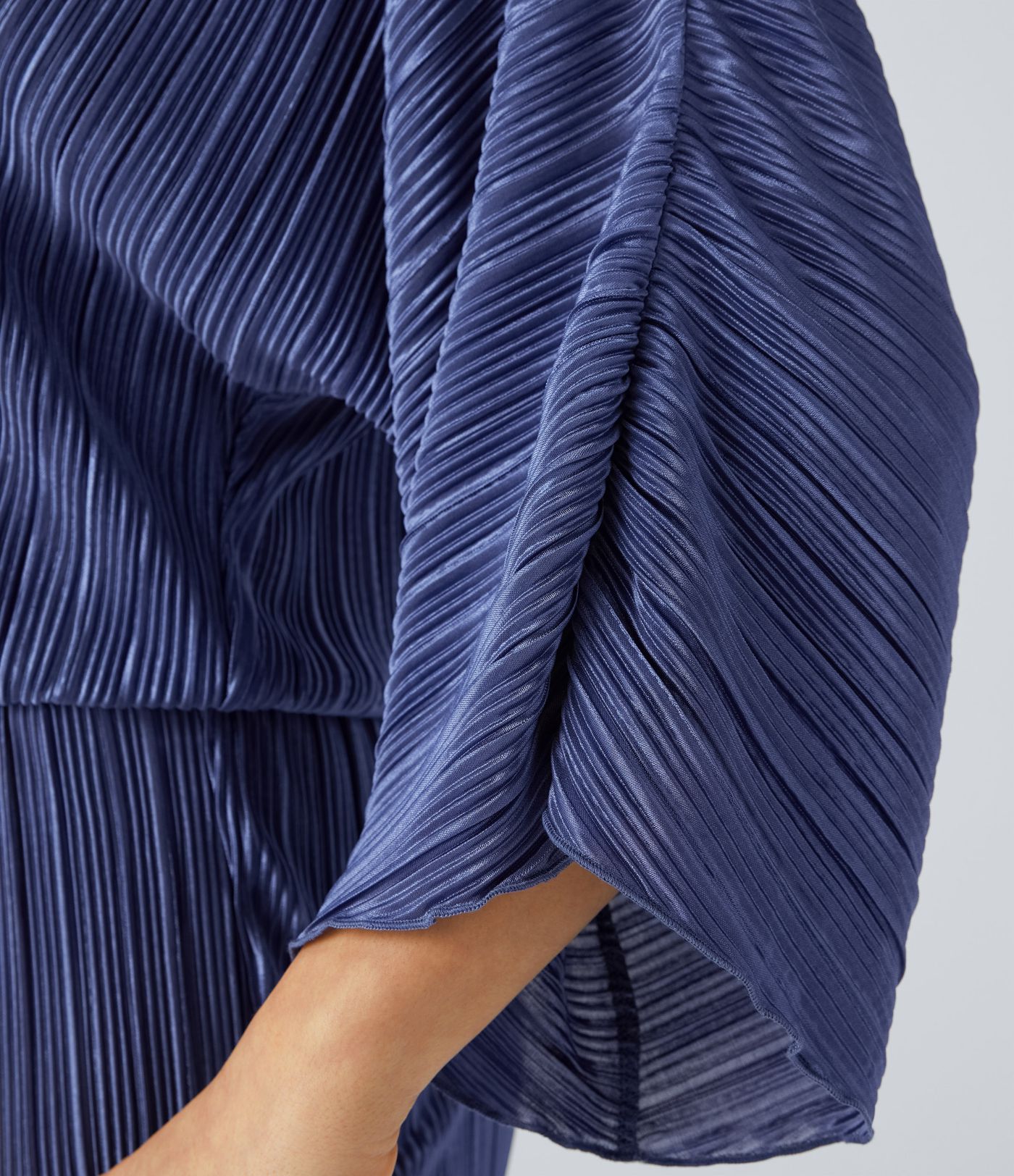 Mono manga larga botón cuello V