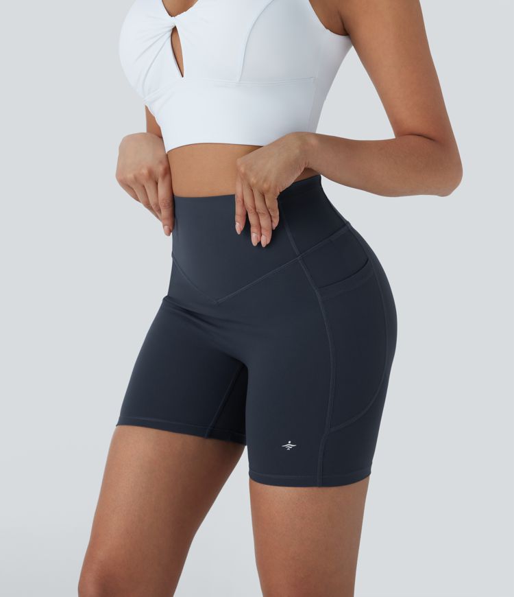 Halara UltraSculpt™ - Geraffte, formende Yoga-Shorts mit hohem Bund, Seitentaschen und Bauchkontrolle - Po-Lifting, 12,7 cm