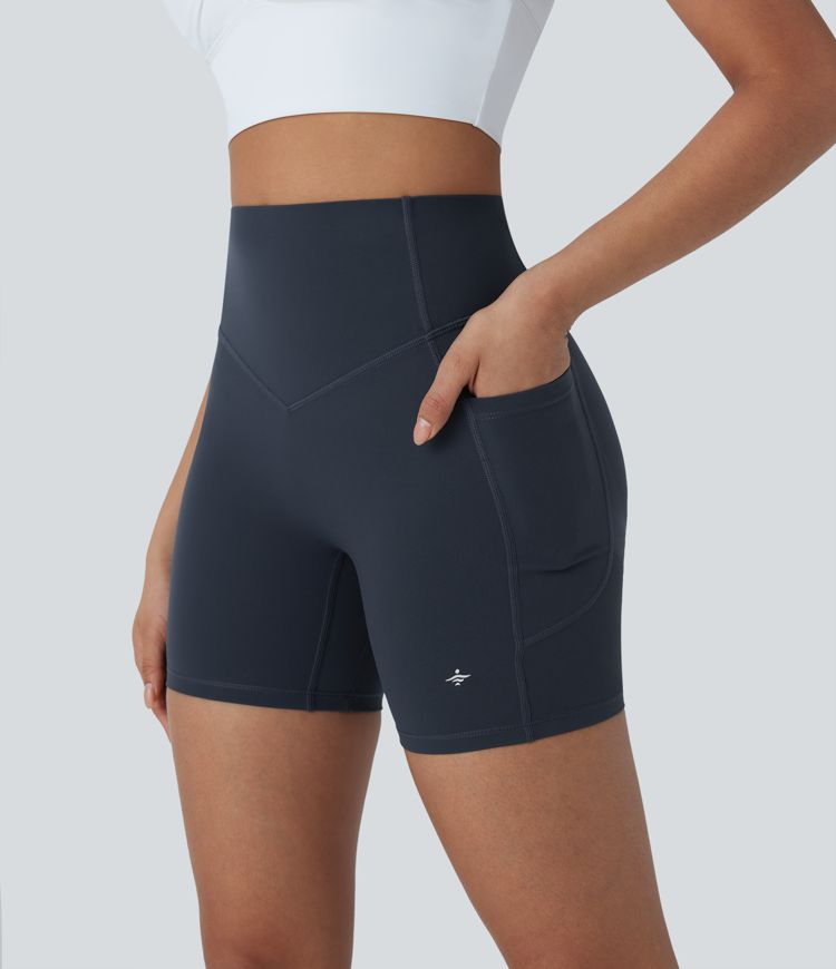 Halara UltraSculpt™ - Geraffte, formende Yoga-Shorts mit hohem Bund, Seitentaschen und Bauchkontrolle - Po-Lifting, 12,7 cm