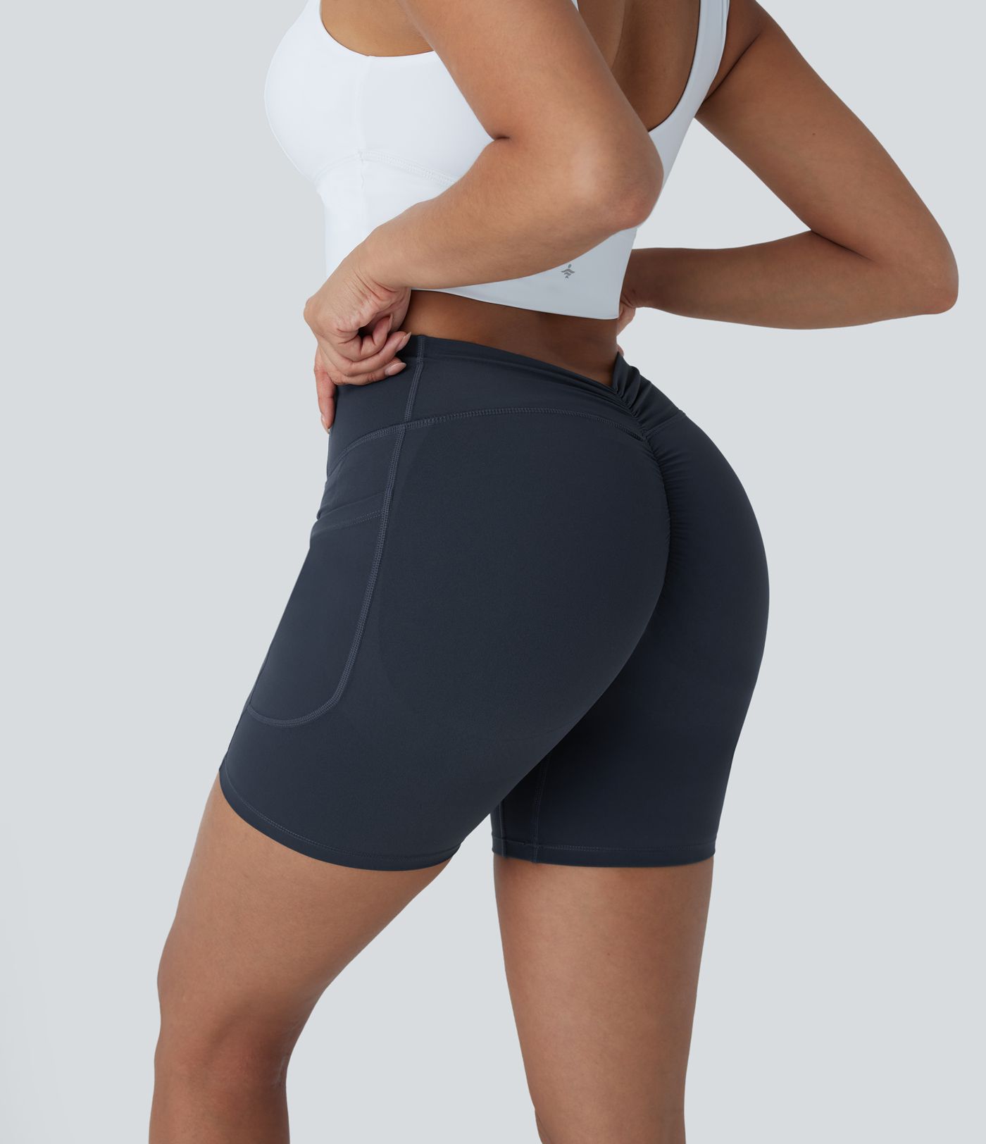 Halara UltraSculpt™ - Geraffte, formende Yoga-Shorts mit hohem Bund, Seitentaschen und Bauchkontrolle - Po-Lifting, 12,7 cm