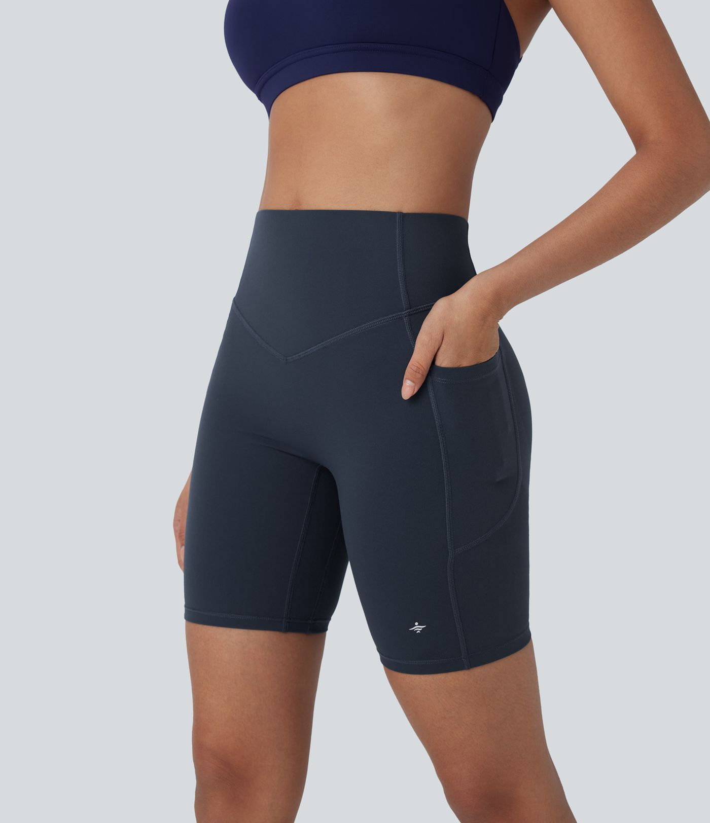 Halara UltraSculpt™ SoCinched Wysoki stan, kontrola uderzeniowa, modelujące pośladki, marszczone szorty do jogi 7'' z kieszeniami