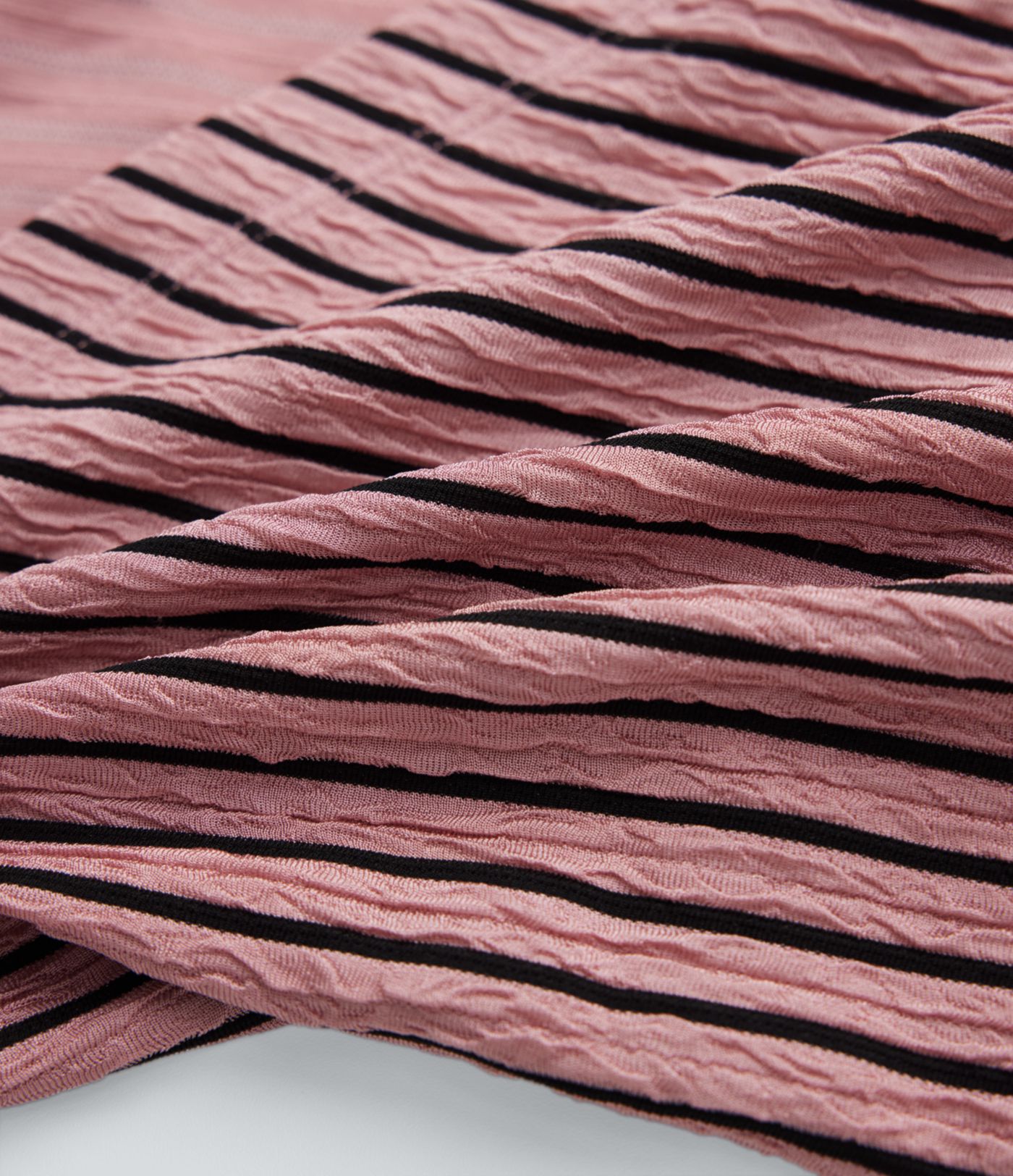 Nuimama petneša, asimetriška apačia, dryžuotas kasdienis topas