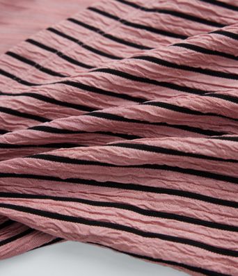 Nuimama petneša, asimetriška apačia, dryžuotas kasdienis topas