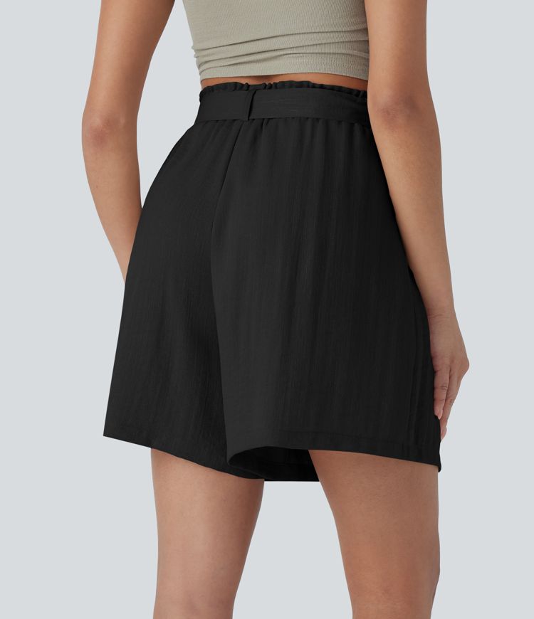 Casual Bermuda shorts with a linen feel, high waist, side pockets and belt