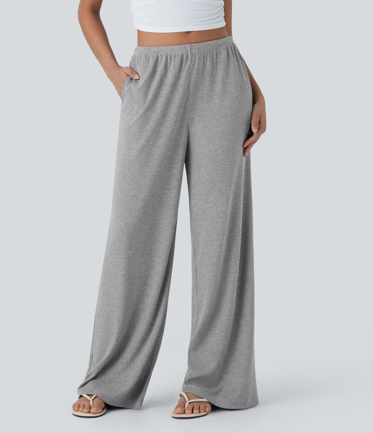 Pantalones anchos y holgados de talle bajo, en tejido acanalado y muy elásticos, con cordón y bolsillos