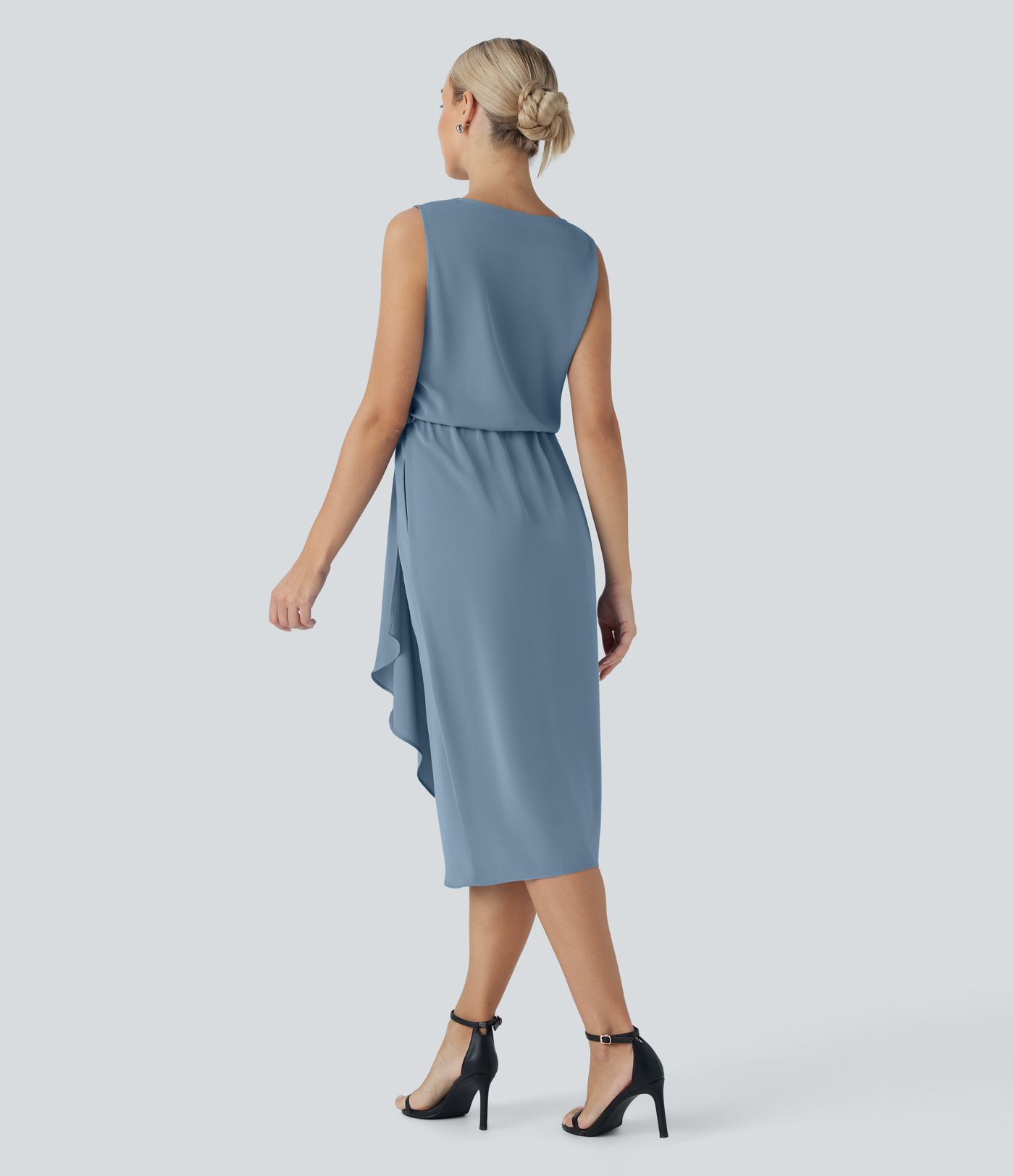 Vestido midi de viaje sin mangas con cuello vuelto y dobladillo cruzado con bolsillos laterales