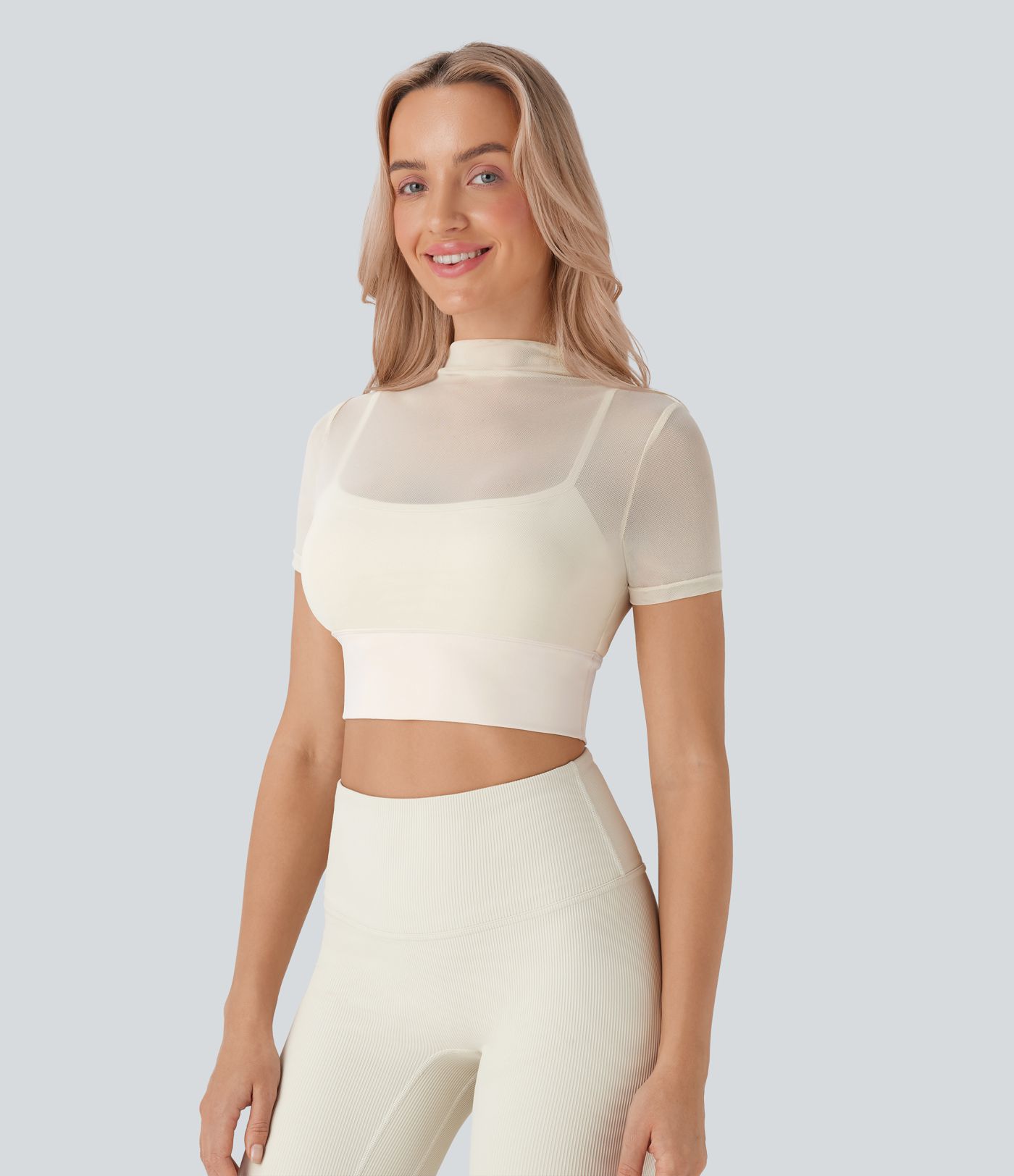 Kurzes 2-in-1 Yoga-Sport-Top aus kontrastierendem Netzstoff mit kurzen Ärmeln