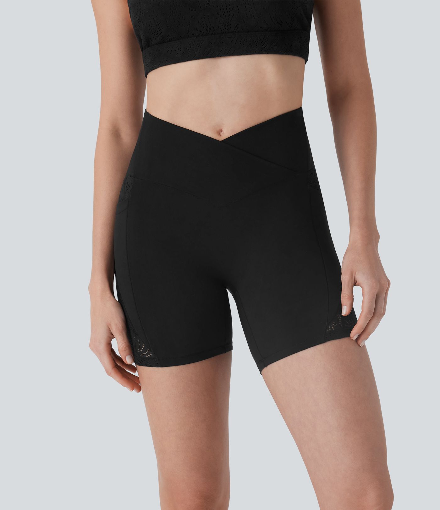 Short cycliste Softlyzero™ taille haute pour yoga avec croisement, dentelle contrastée, poches et protection UPF50+ - 12,5 cm