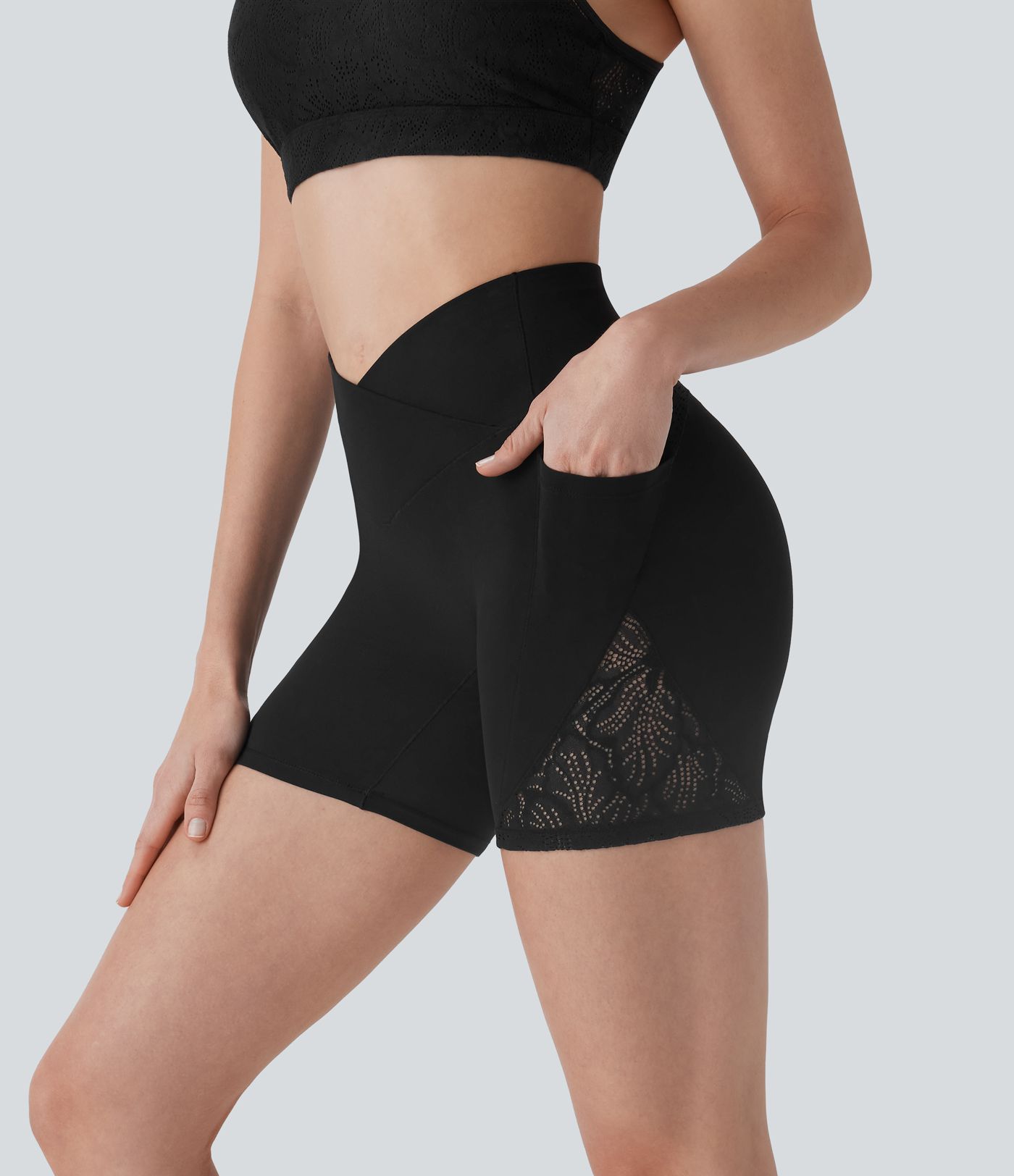 Short cycliste Softlyzero™ taille haute pour yoga avec croisement, dentelle contrastée, poches et protection UPF50+ - 12,5 cm