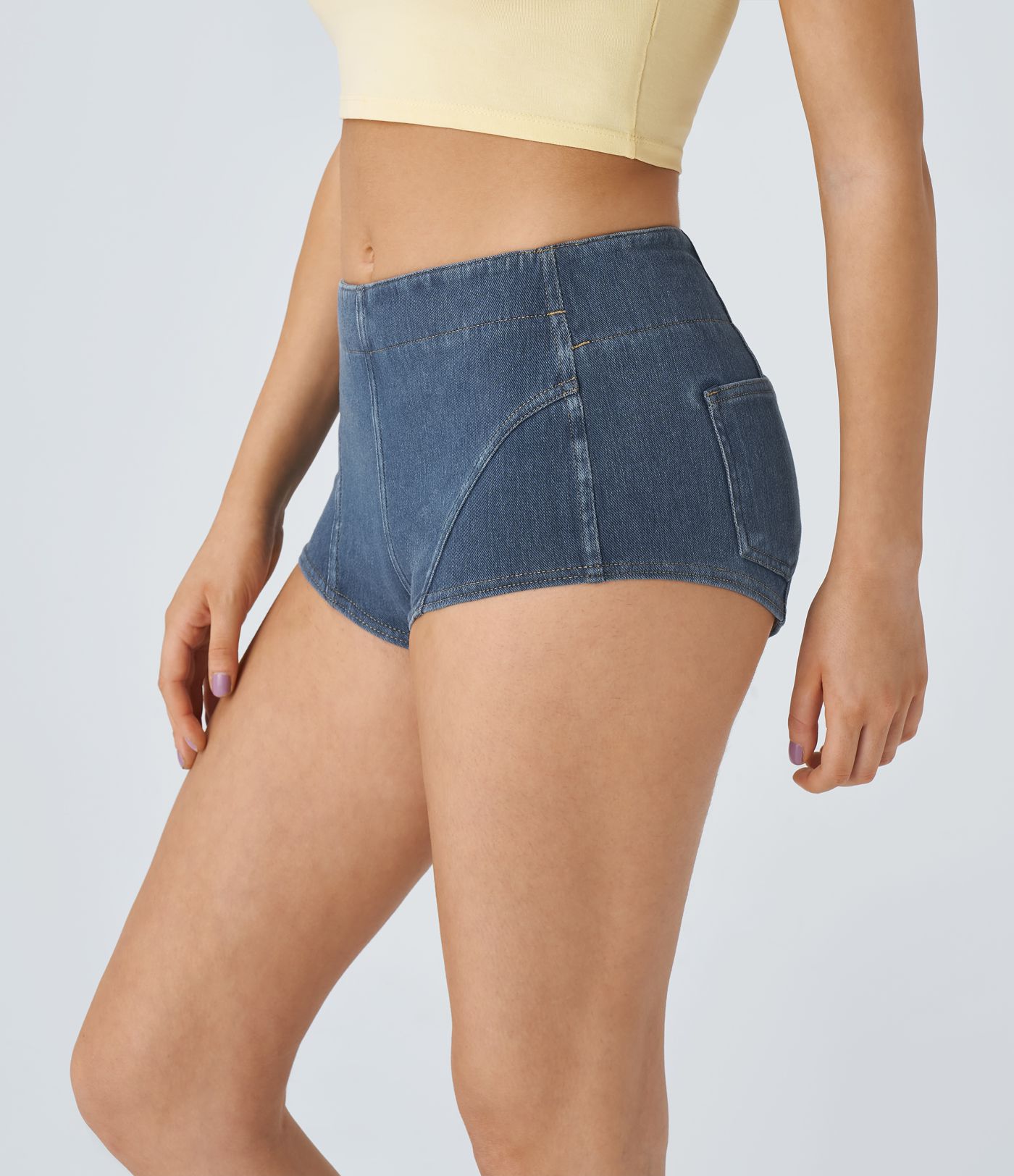 Halara Flex™ Short 2,5cm Casual en Denim Tricoté Extensible à Taille Moyenne avec Poche au Dos