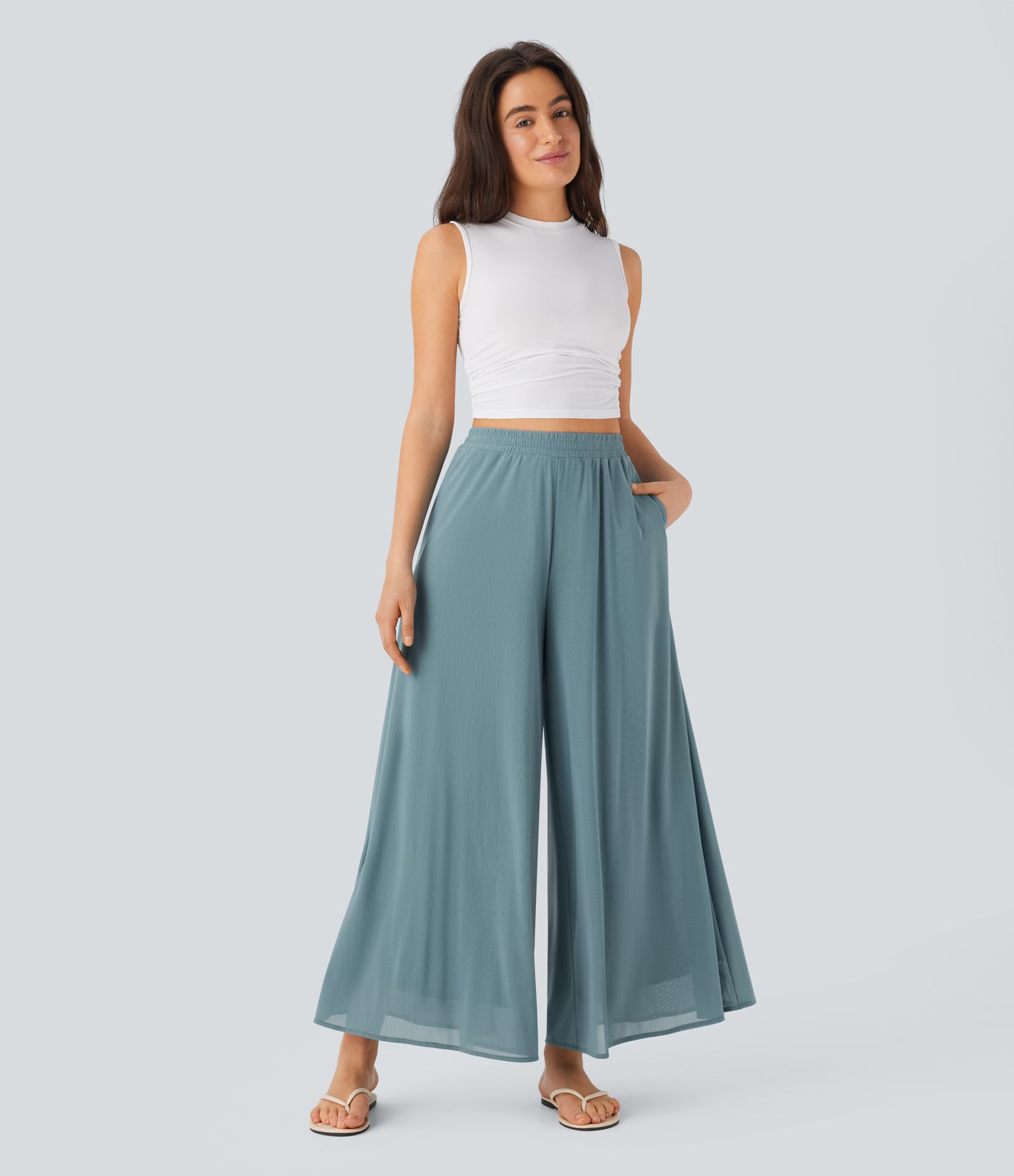 Freizeithose mit hohem Bund, Seitentaschen, kontrastierendem Netzstoff und weitem Bein