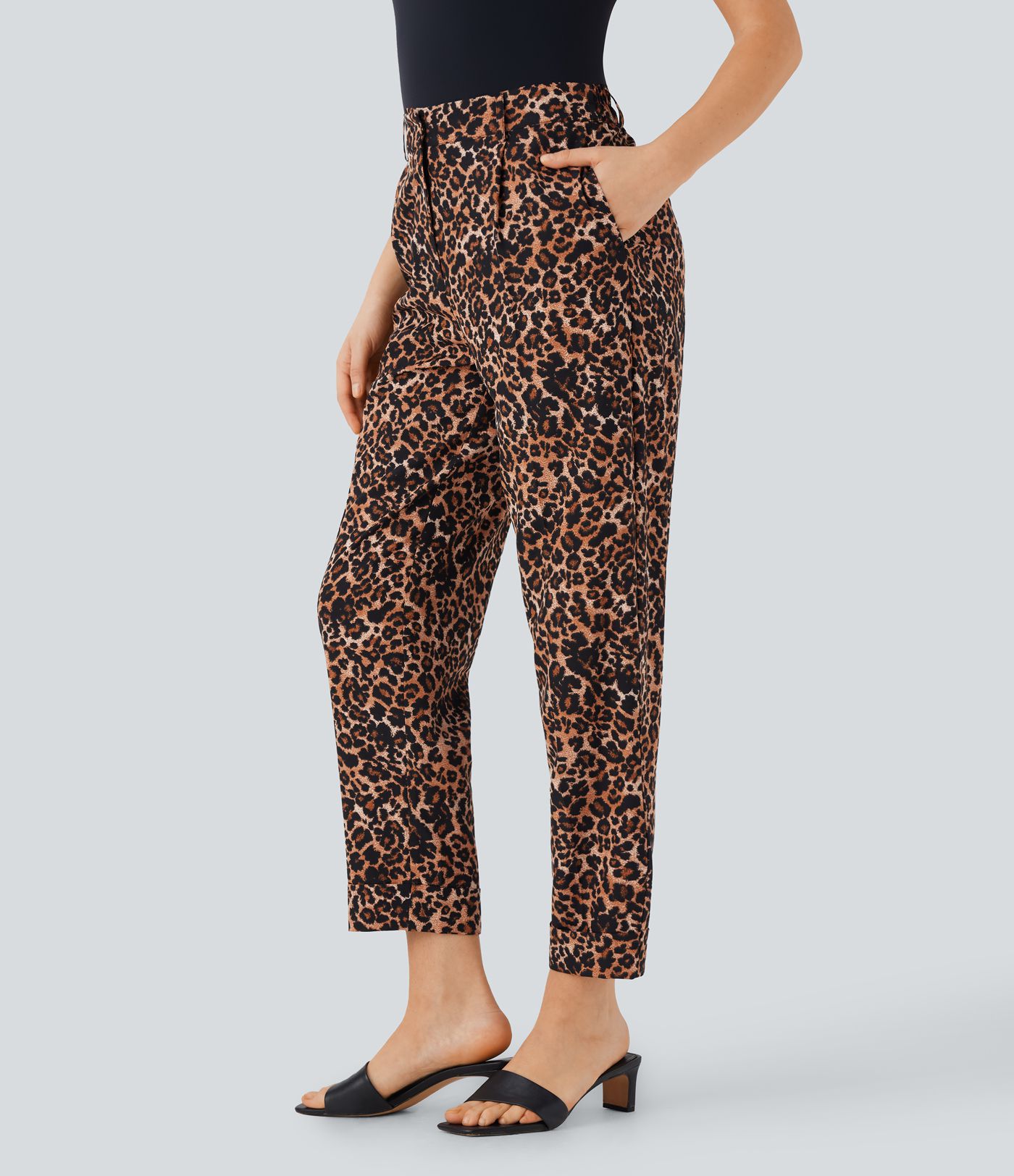 Háar, léopardamynstraðar, lauslegar buxur með vösum