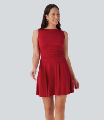 Vestido mini fluido cuello barco sin mangas fruncido