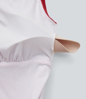 Vestido mini fluido cuello barco sin mangas fruncido