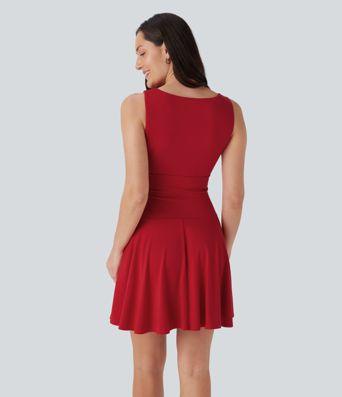 Vestido mini fluido cuello barco sin mangas fruncido